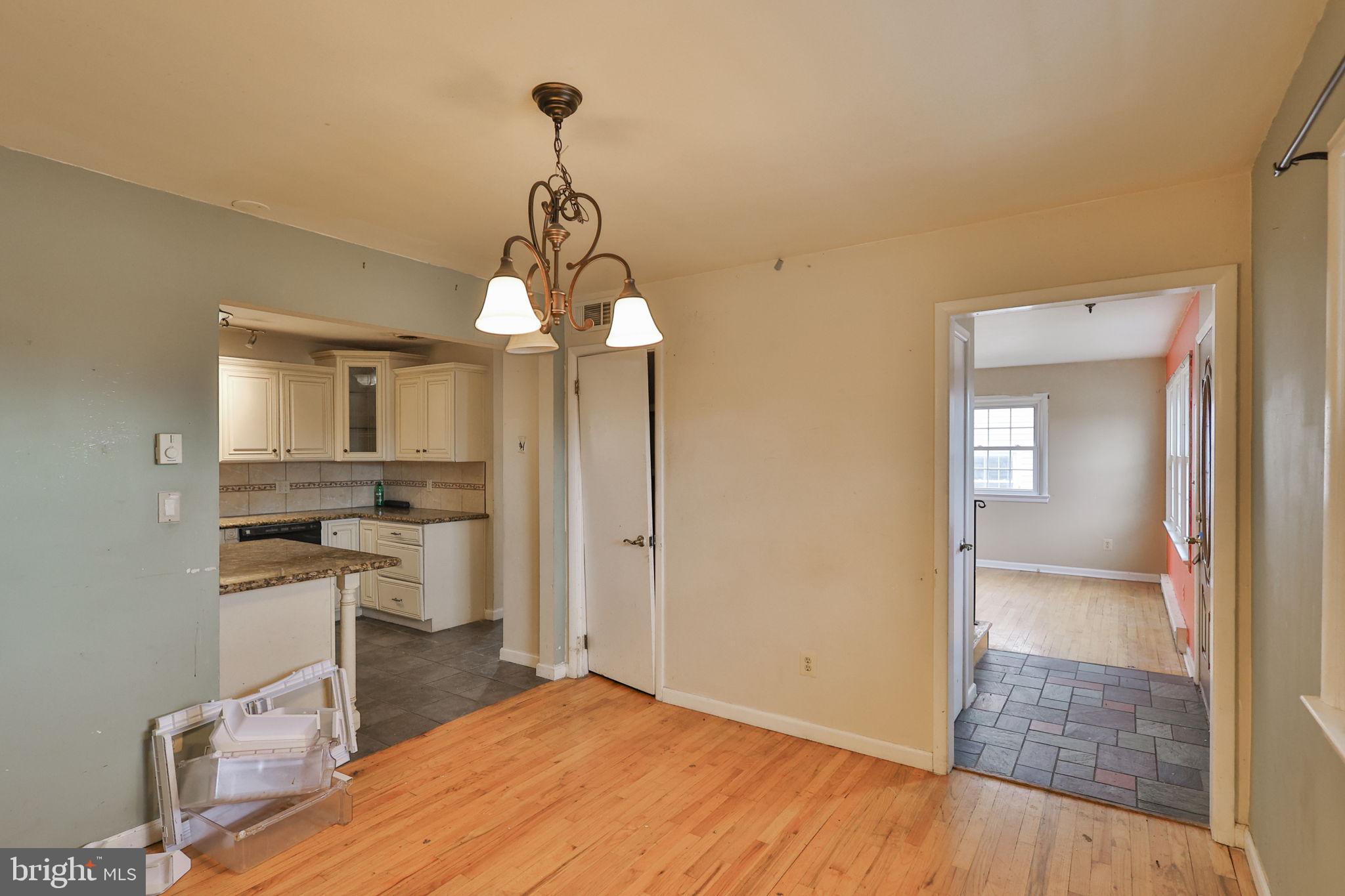 COUNTRY HEIGHTS - Residential