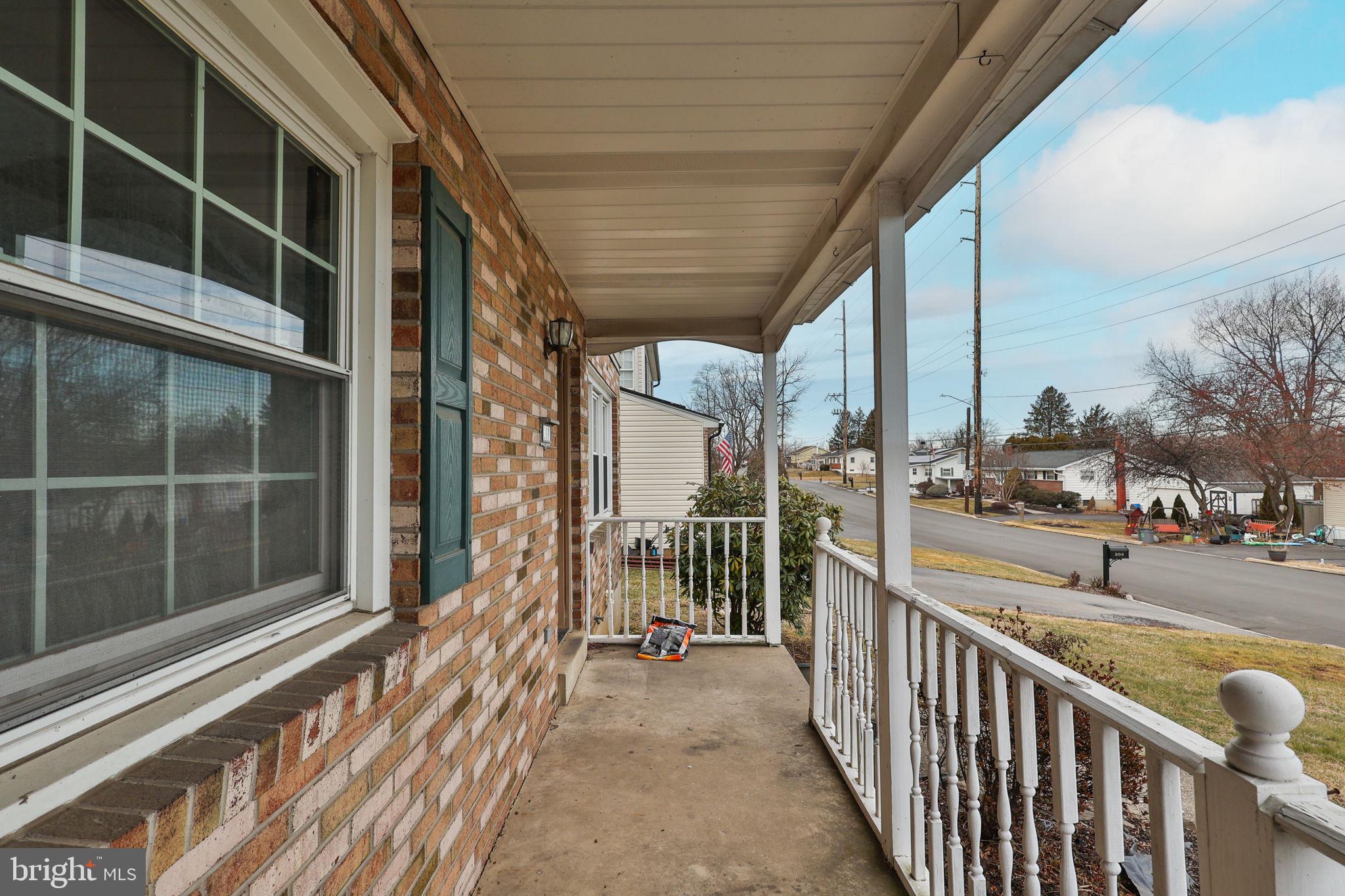 COUNTRY HEIGHTS - Residential