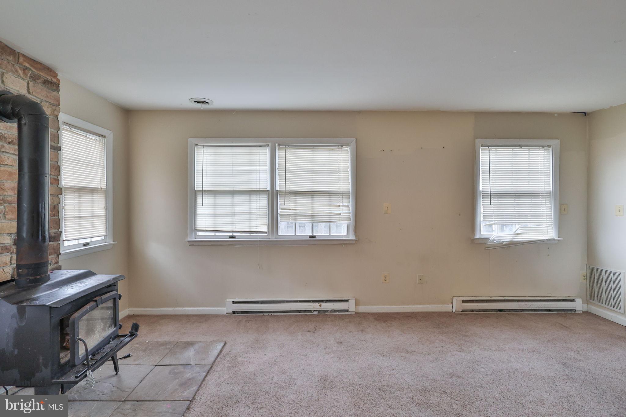 COUNTRY HEIGHTS - Residential