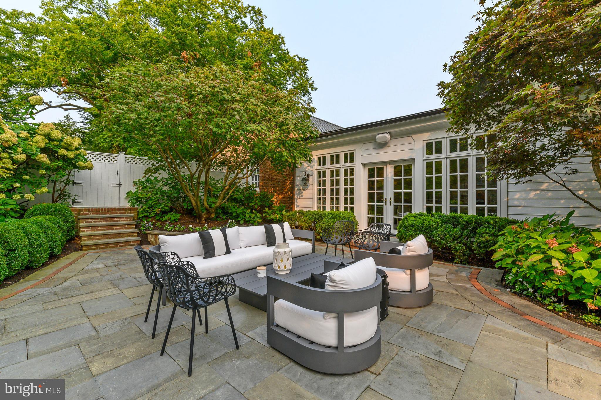 SPRING MILL ESTATE - Residential