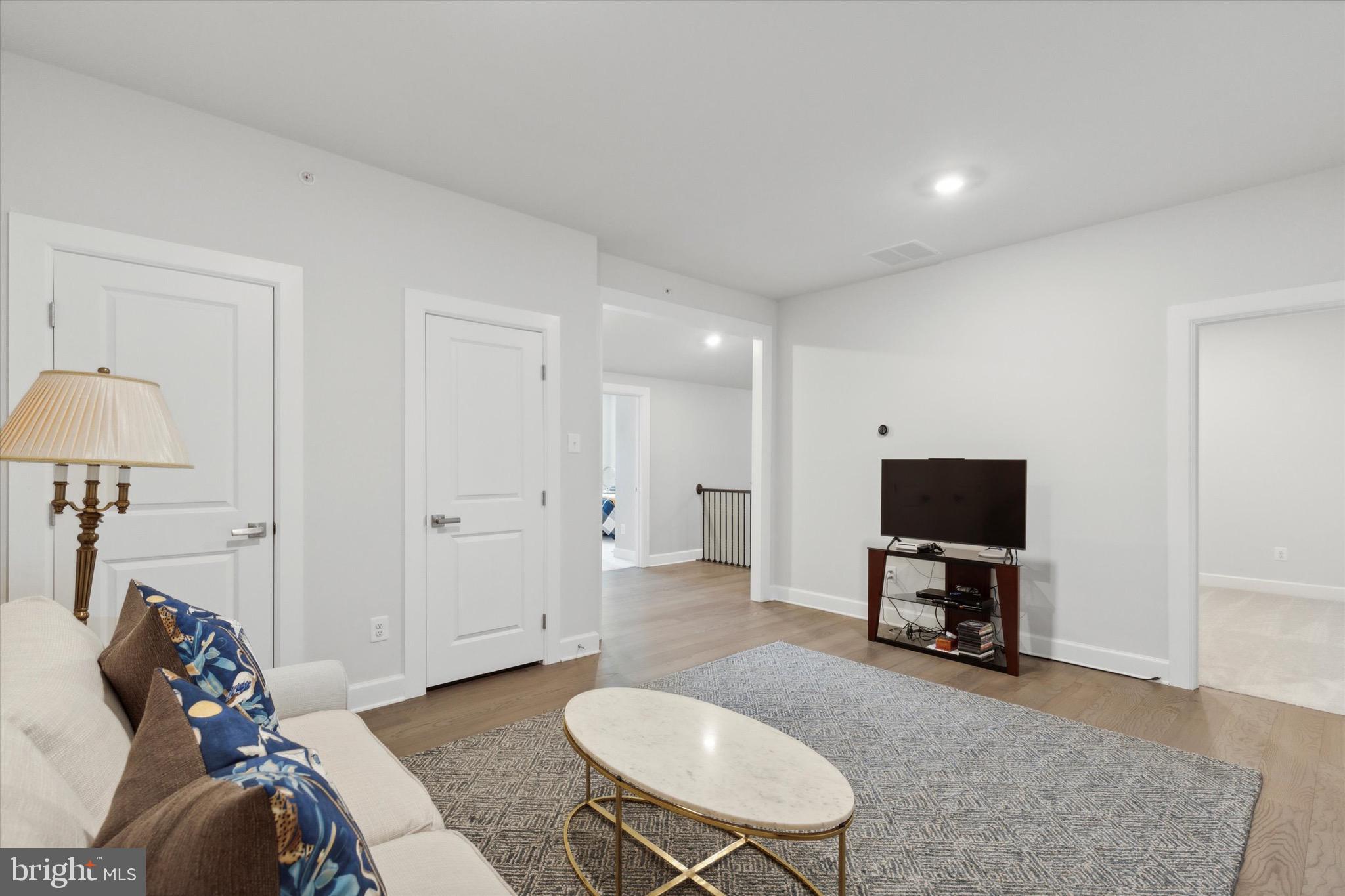 WAYNE GLEN - Residential