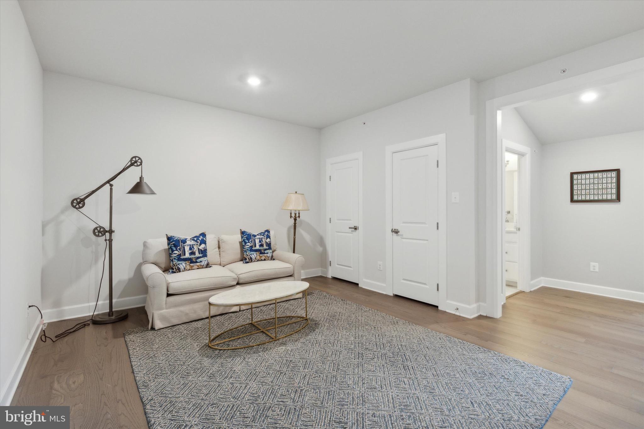 WAYNE GLEN - Residential