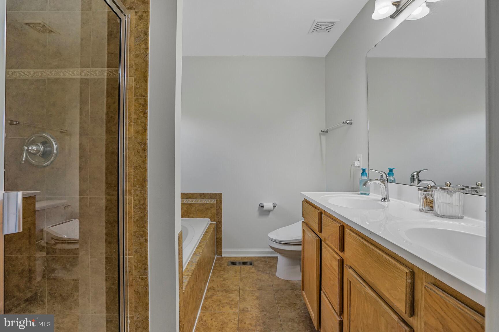 PIEDMONT MEWS - Residential