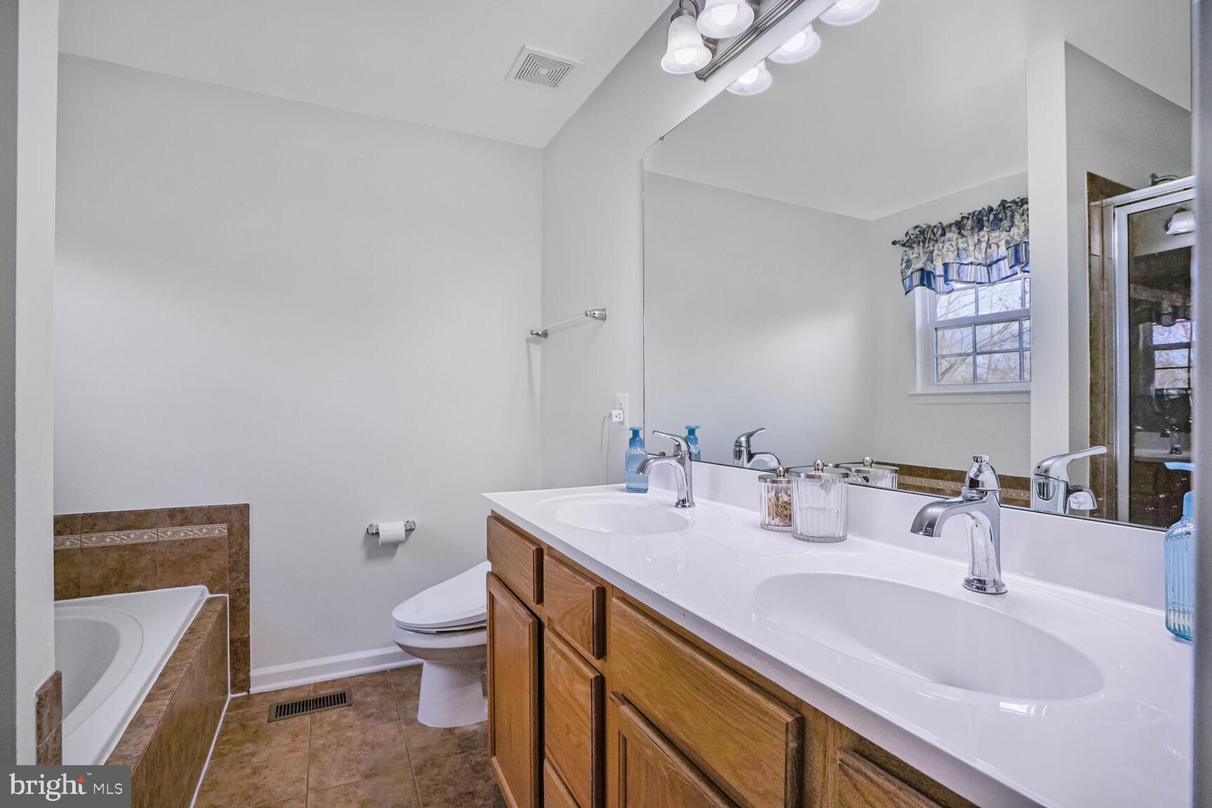 PIEDMONT MEWS - Residential