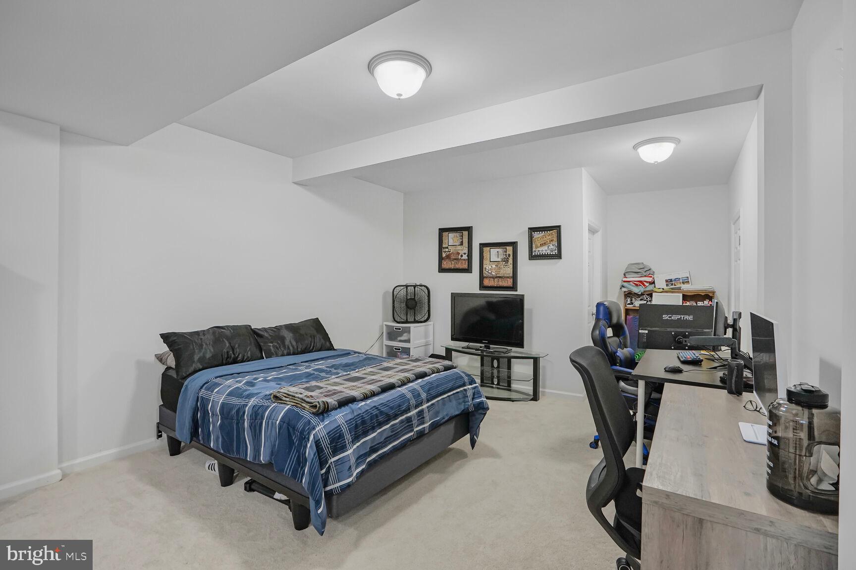 PIEDMONT MEWS - Residential