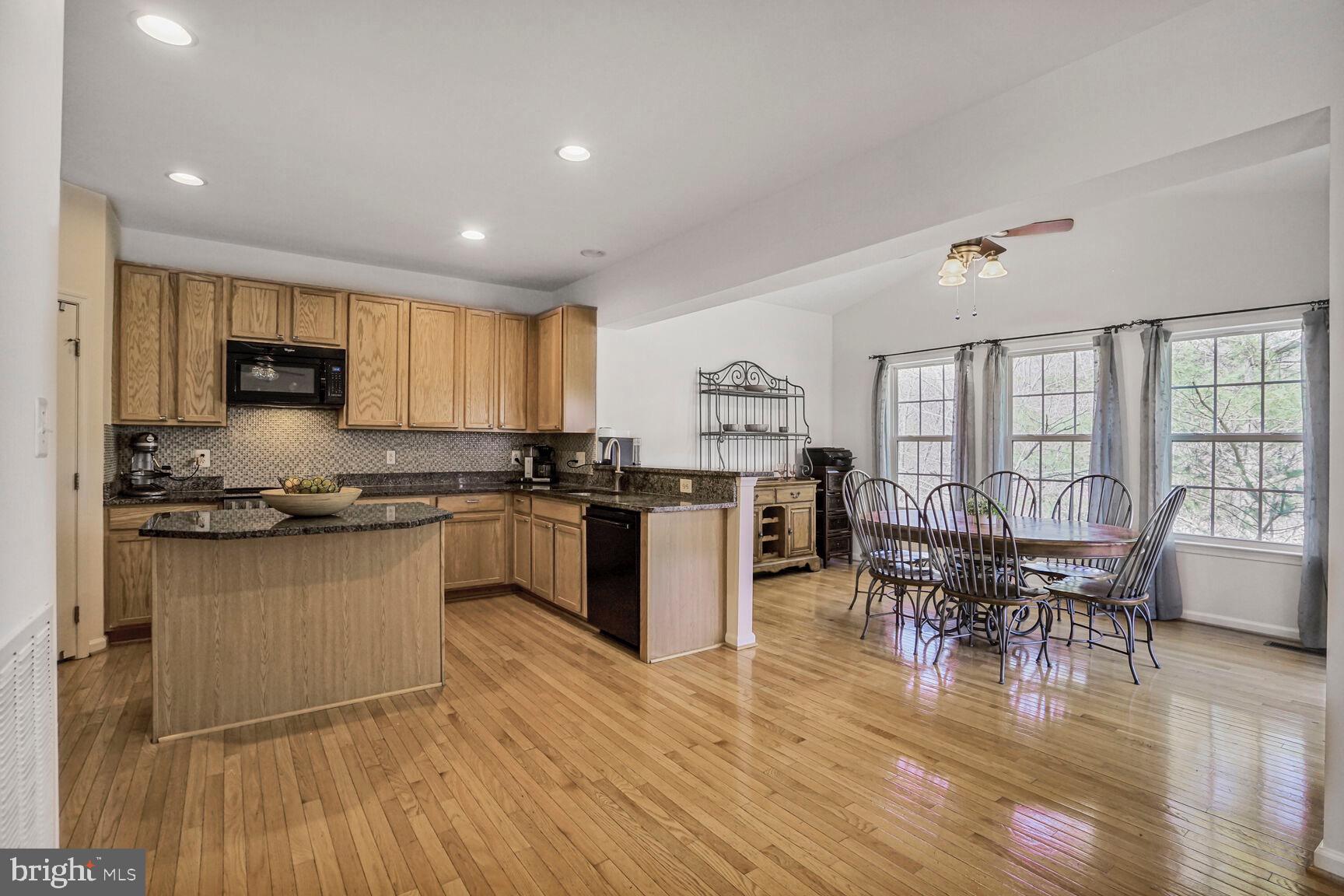 PIEDMONT MEWS - Residential