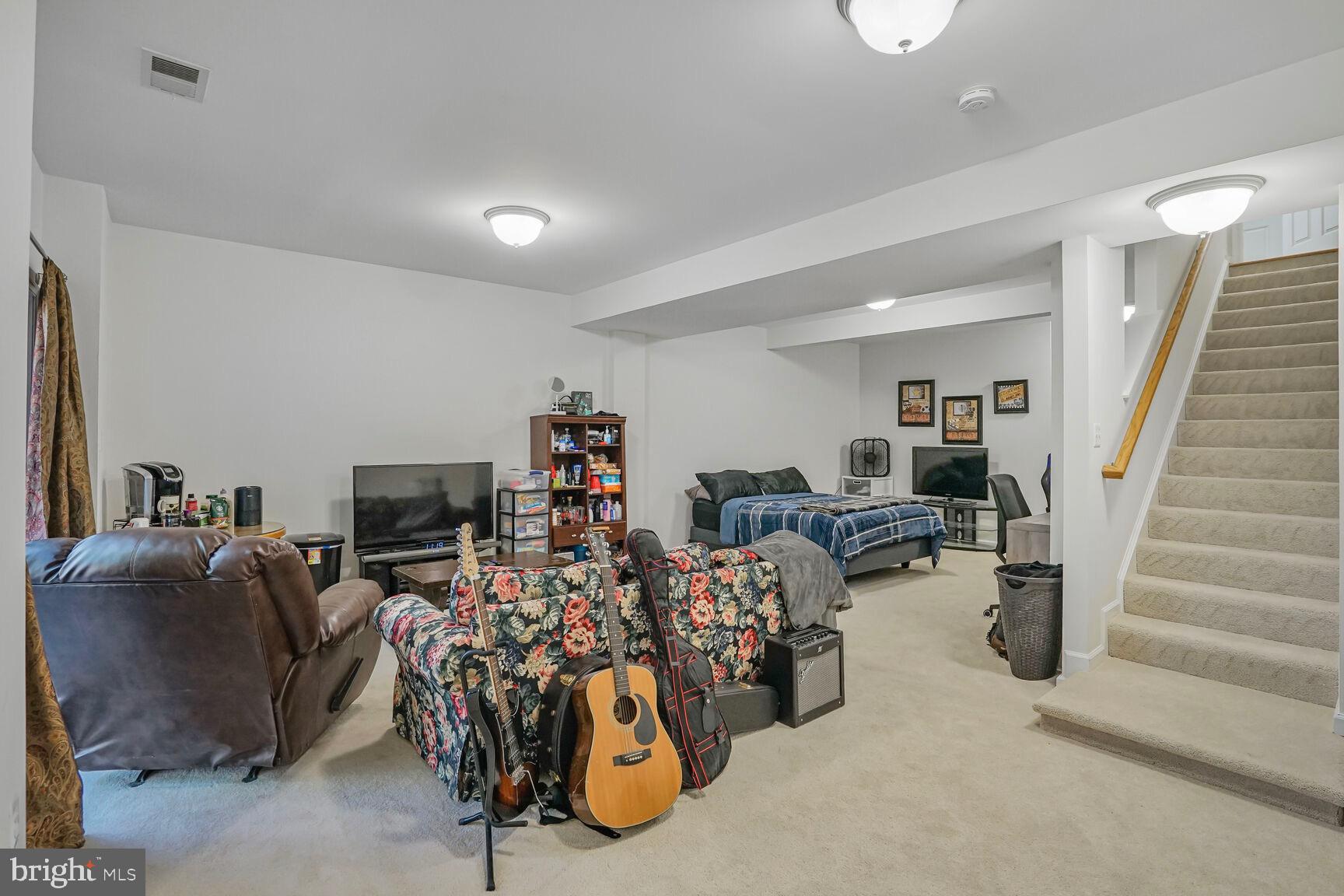 PIEDMONT MEWS - Residential