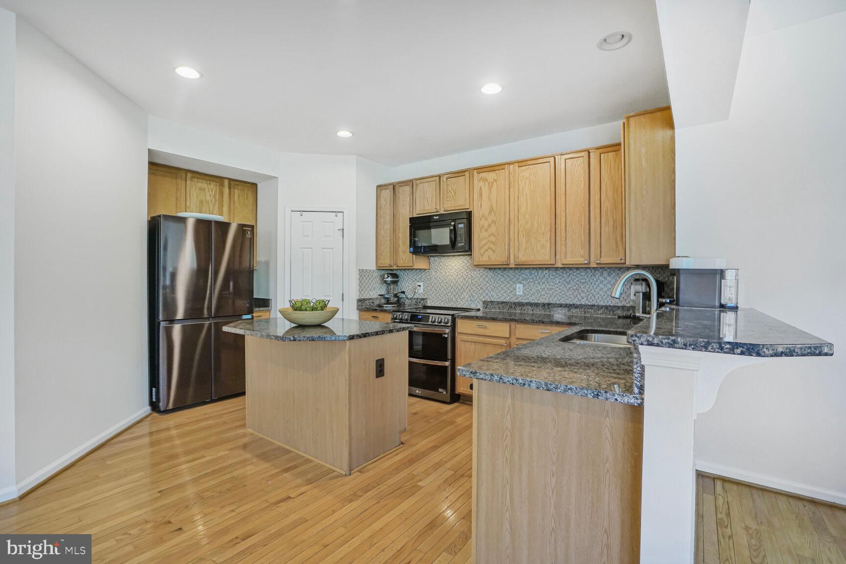 PIEDMONT MEWS - Residential