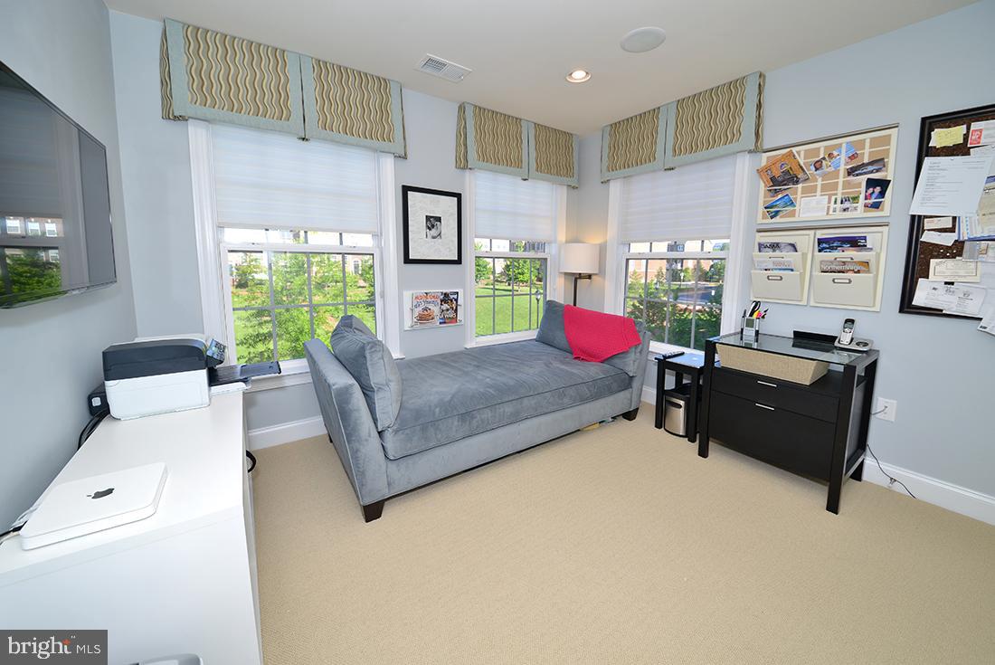 RESERVE AT TYSONS CORNER - Residential Lease