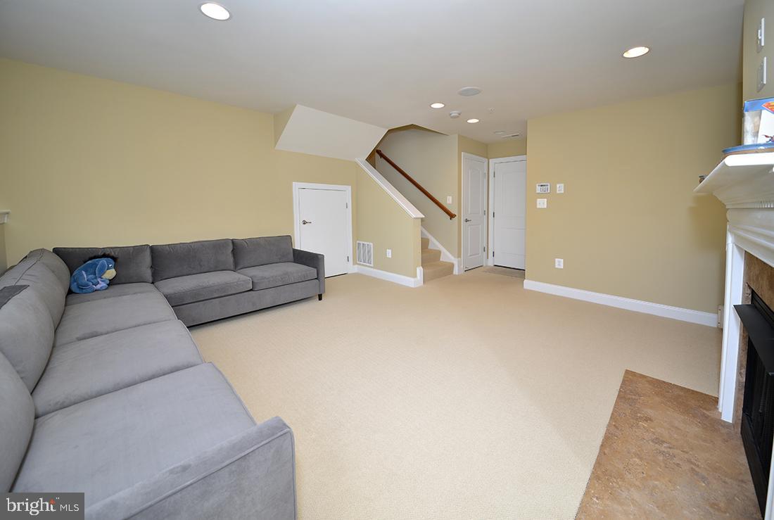 RESERVE AT TYSONS CORNER - Residential Lease