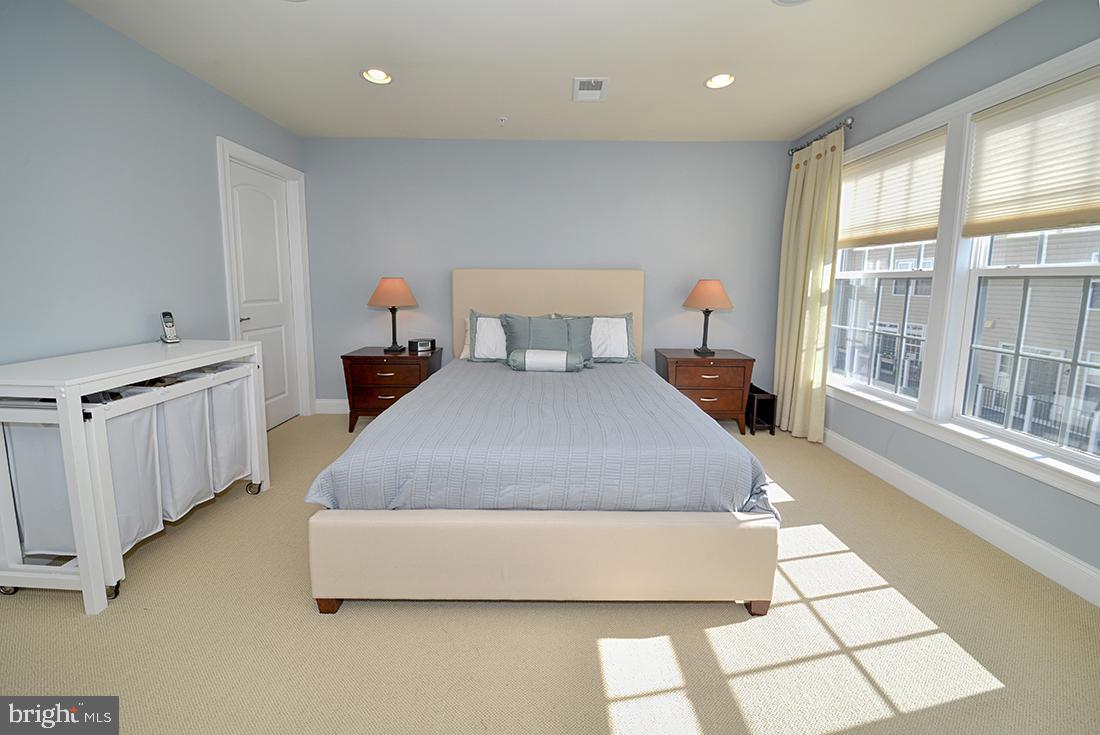 RESERVE AT TYSONS CORNER - Residential Lease