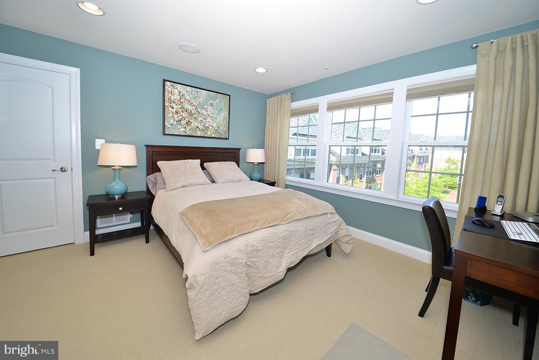 RESERVE AT TYSONS CORNER - Residential Lease