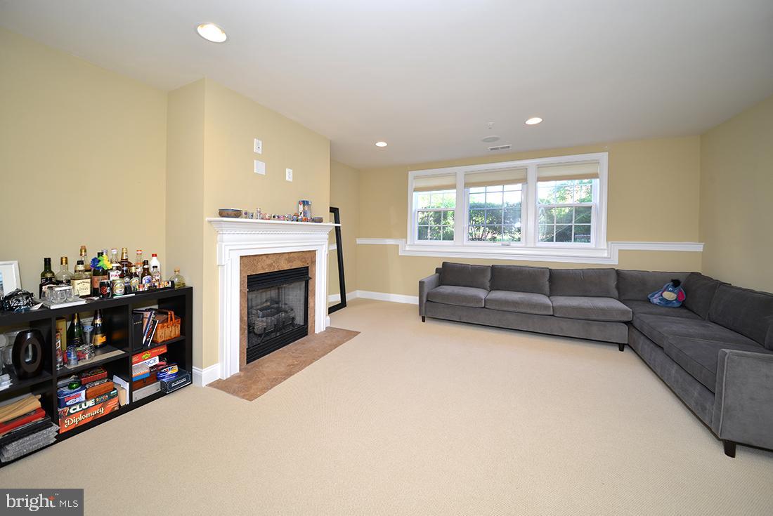 RESERVE AT TYSONS CORNER - Residential Lease