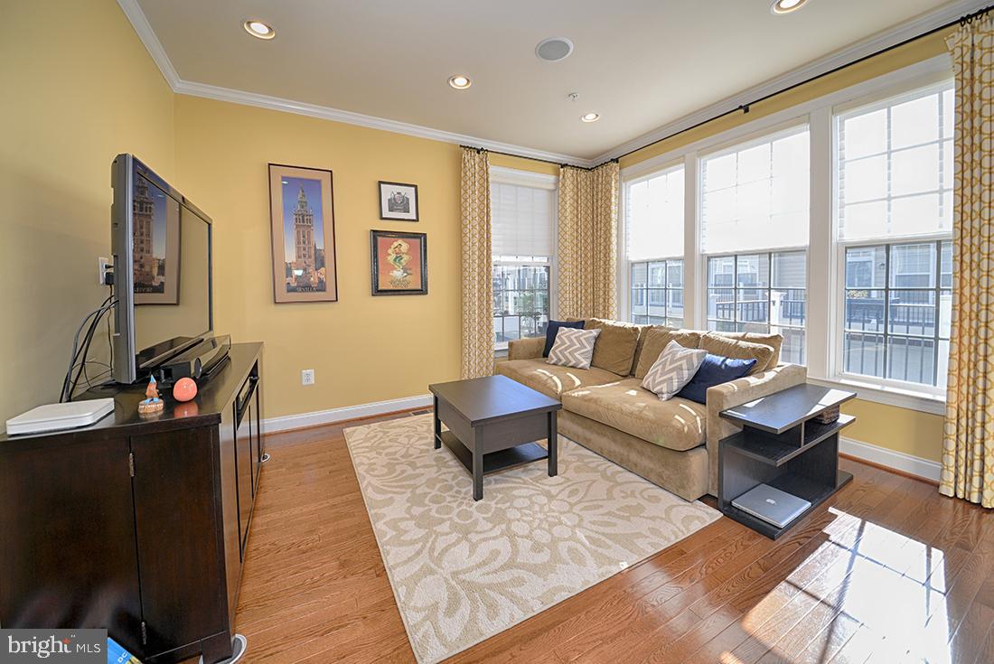 RESERVE AT TYSONS CORNER - Residential Lease