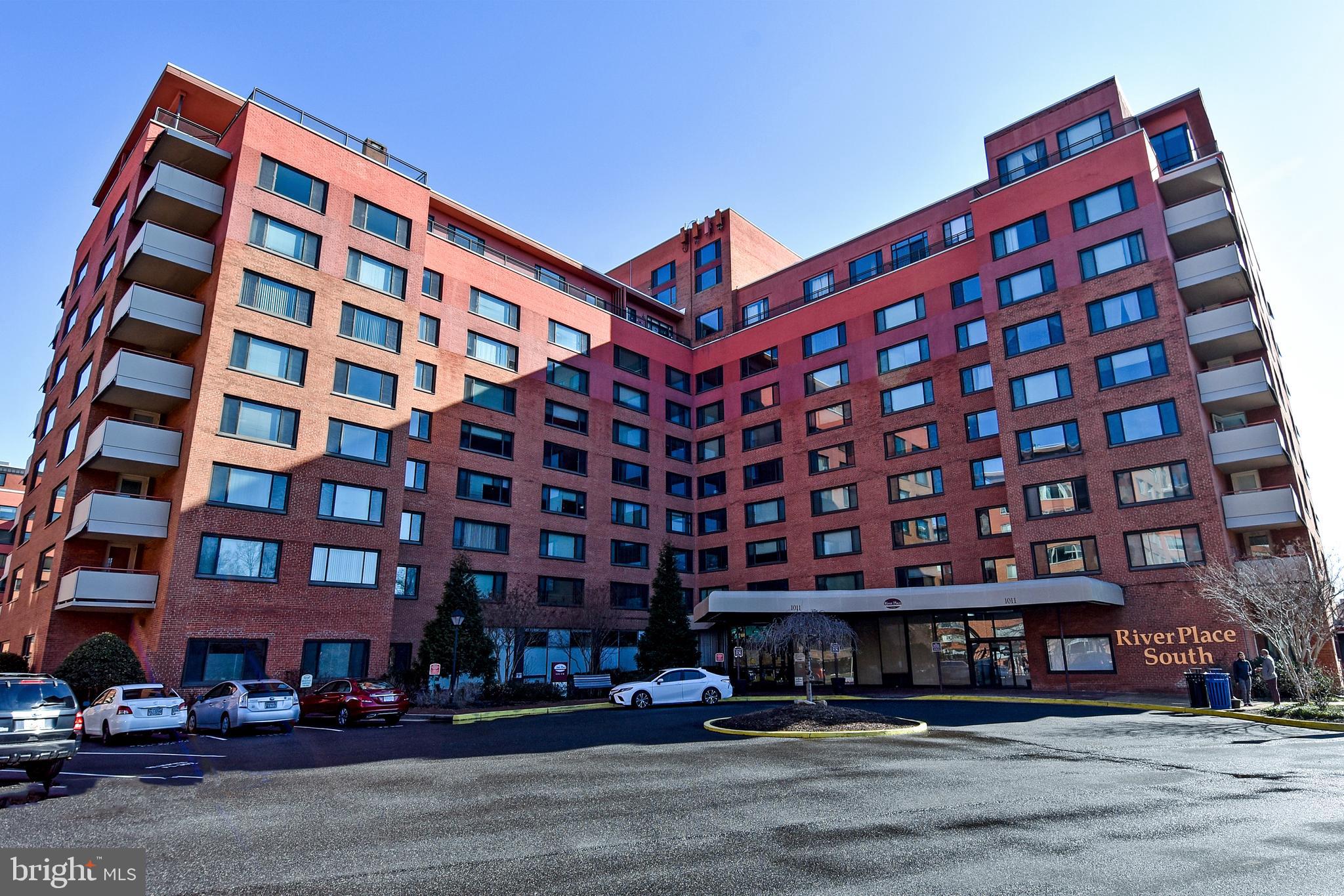 RIVER PLACE - Residential