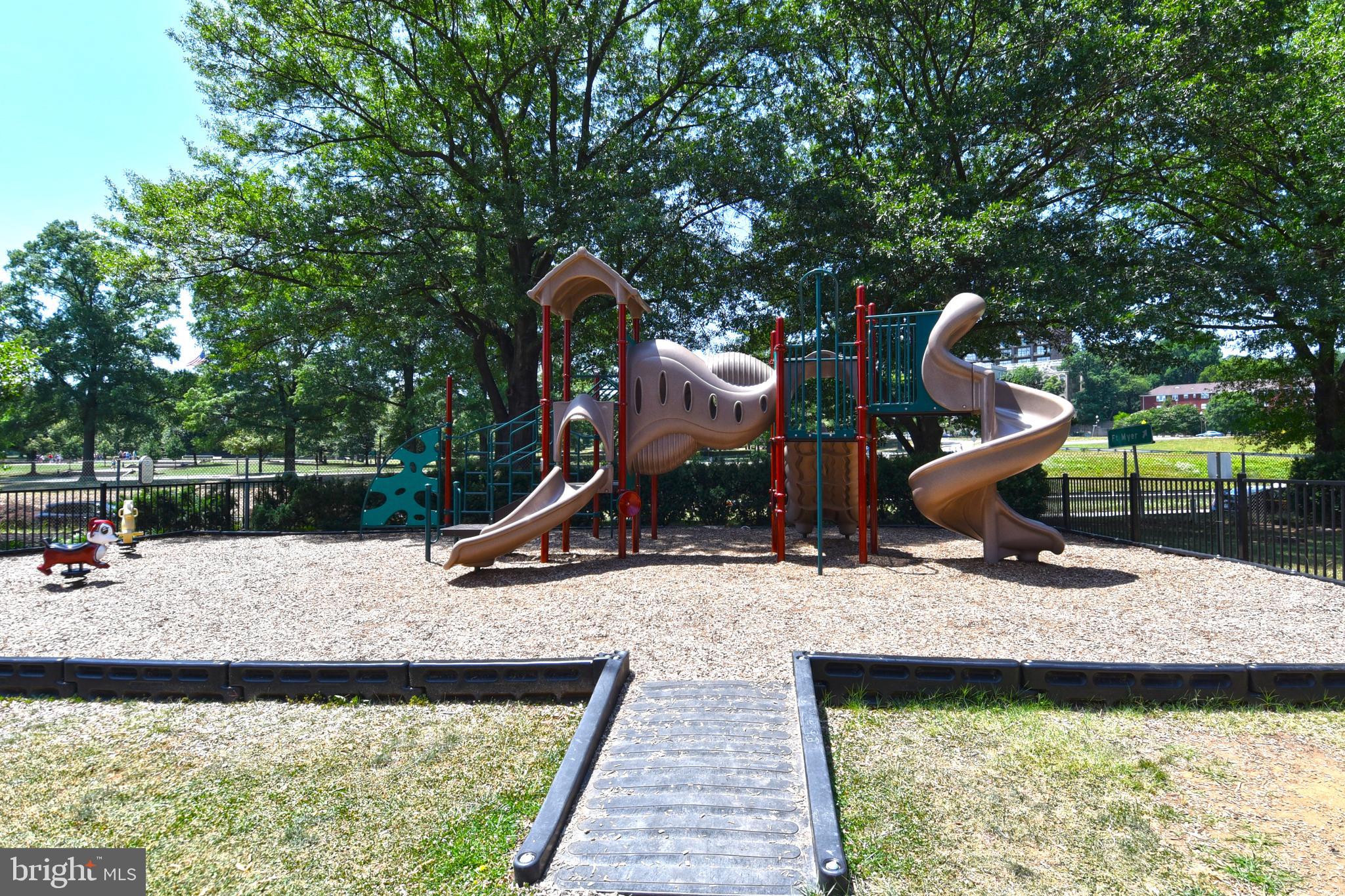 RIVER PLACE - Residential