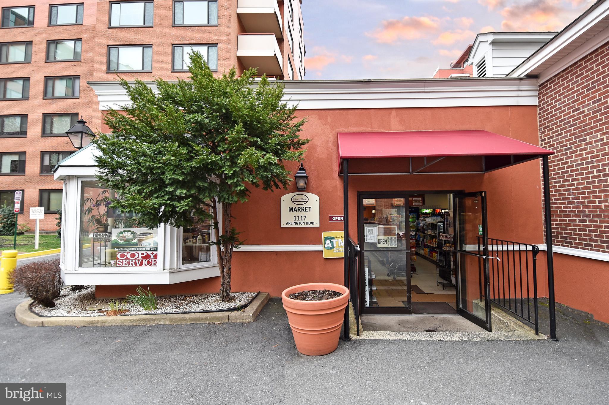 RIVER PLACE - Residential