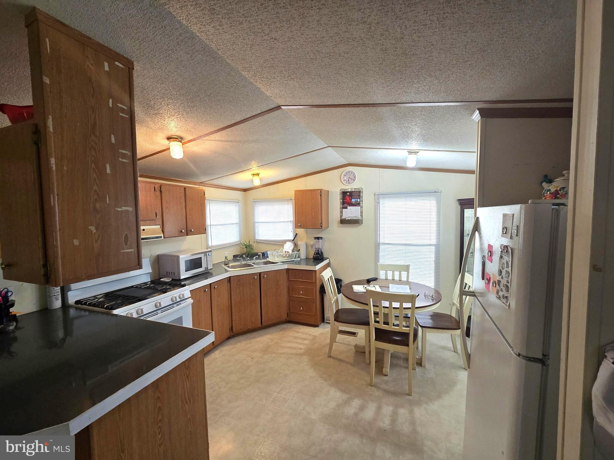 25701 S PARKWAY ROAD 43739