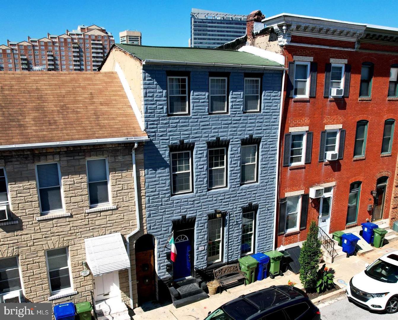 LITTLE ITALY - Residential Lease