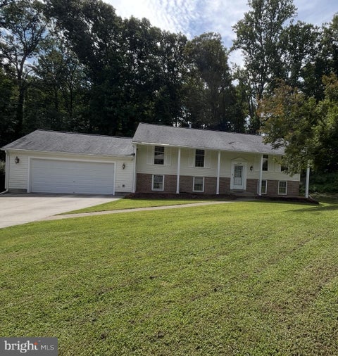 Homes For Sale - 12304 Cedarwood Court<br/> WOODBRIDGE, VA 22192