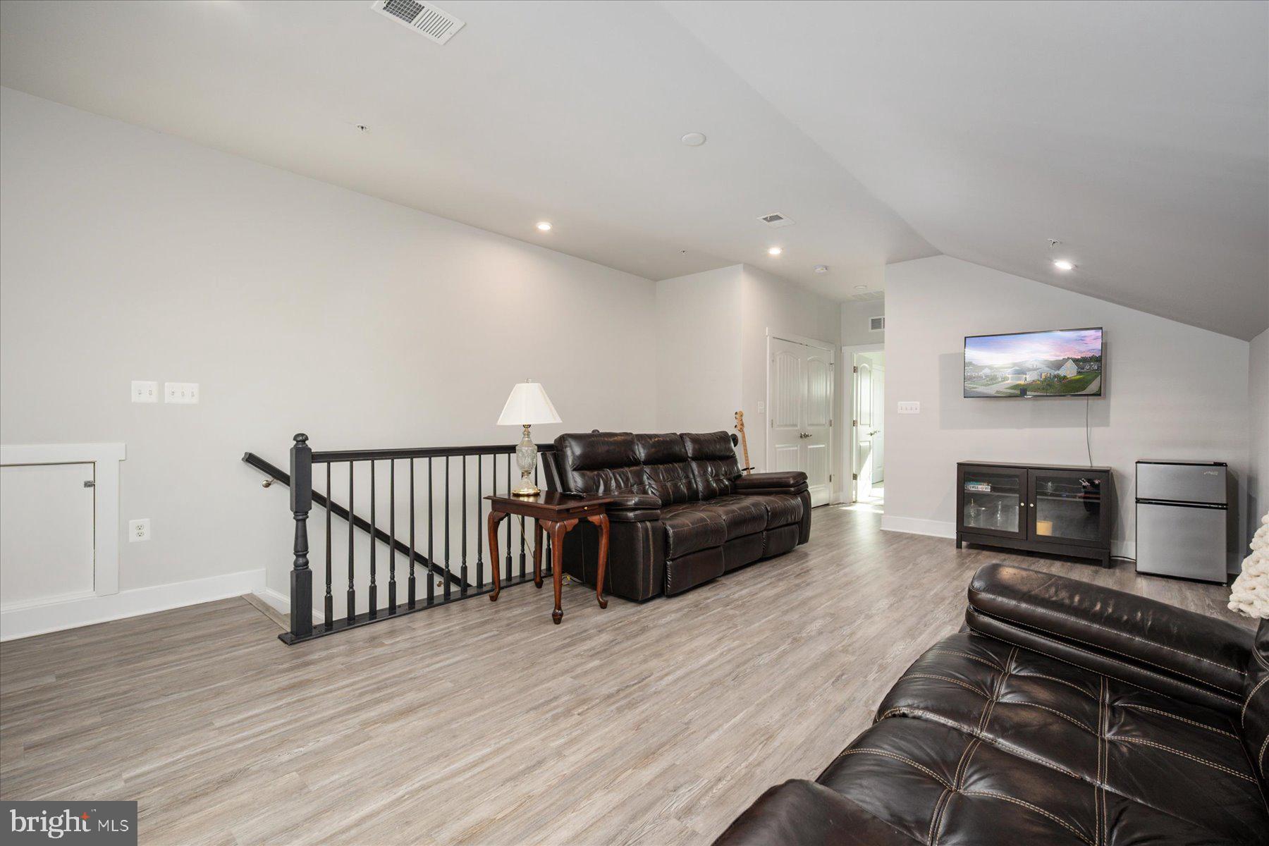 FOUR SEASONS AT KENT ISLAND - Residential