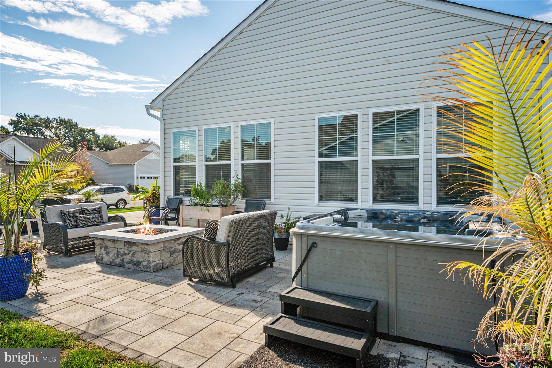 FOUR SEASONS AT KENT ISLAND - Residential