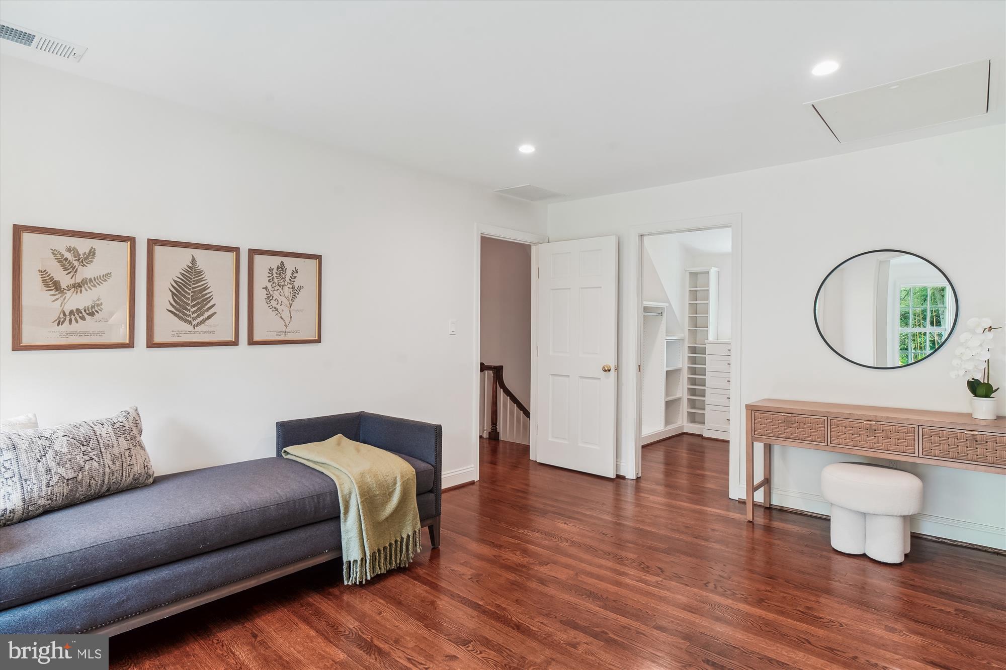 BRADLEY HILLS GROVE - Residential