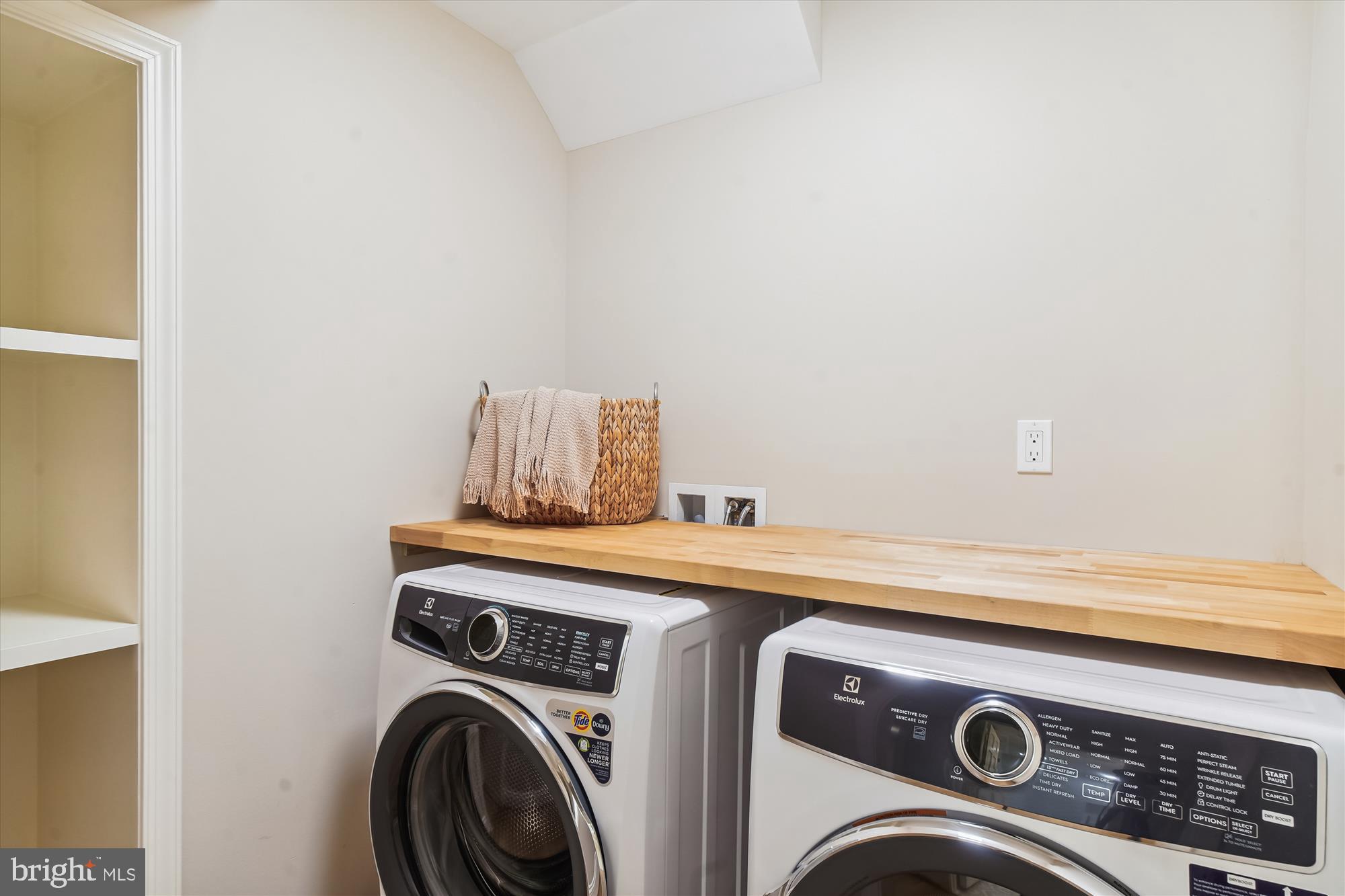 BRADLEY HILLS GROVE - Residential