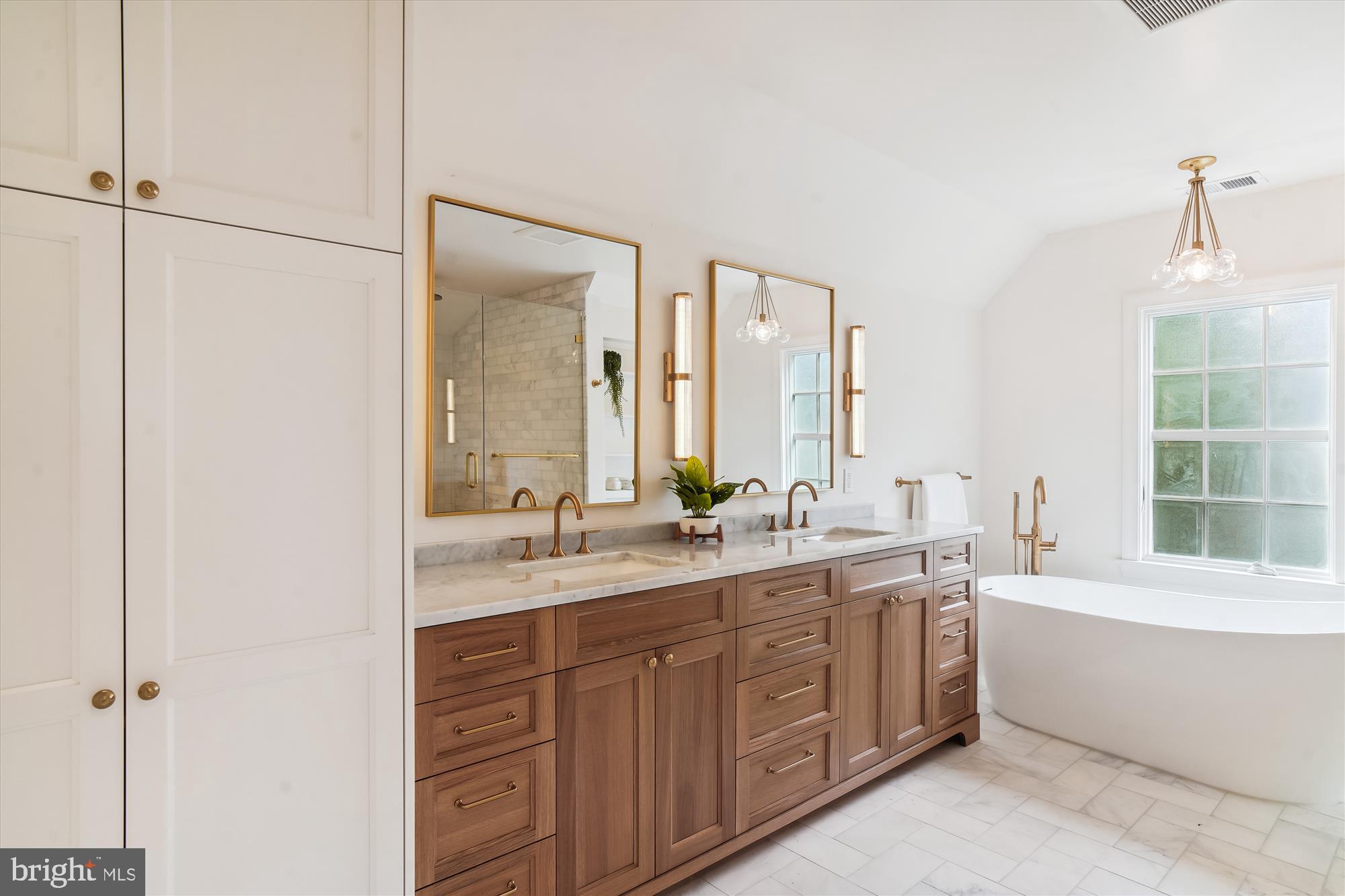 BRADLEY HILLS GROVE - Residential