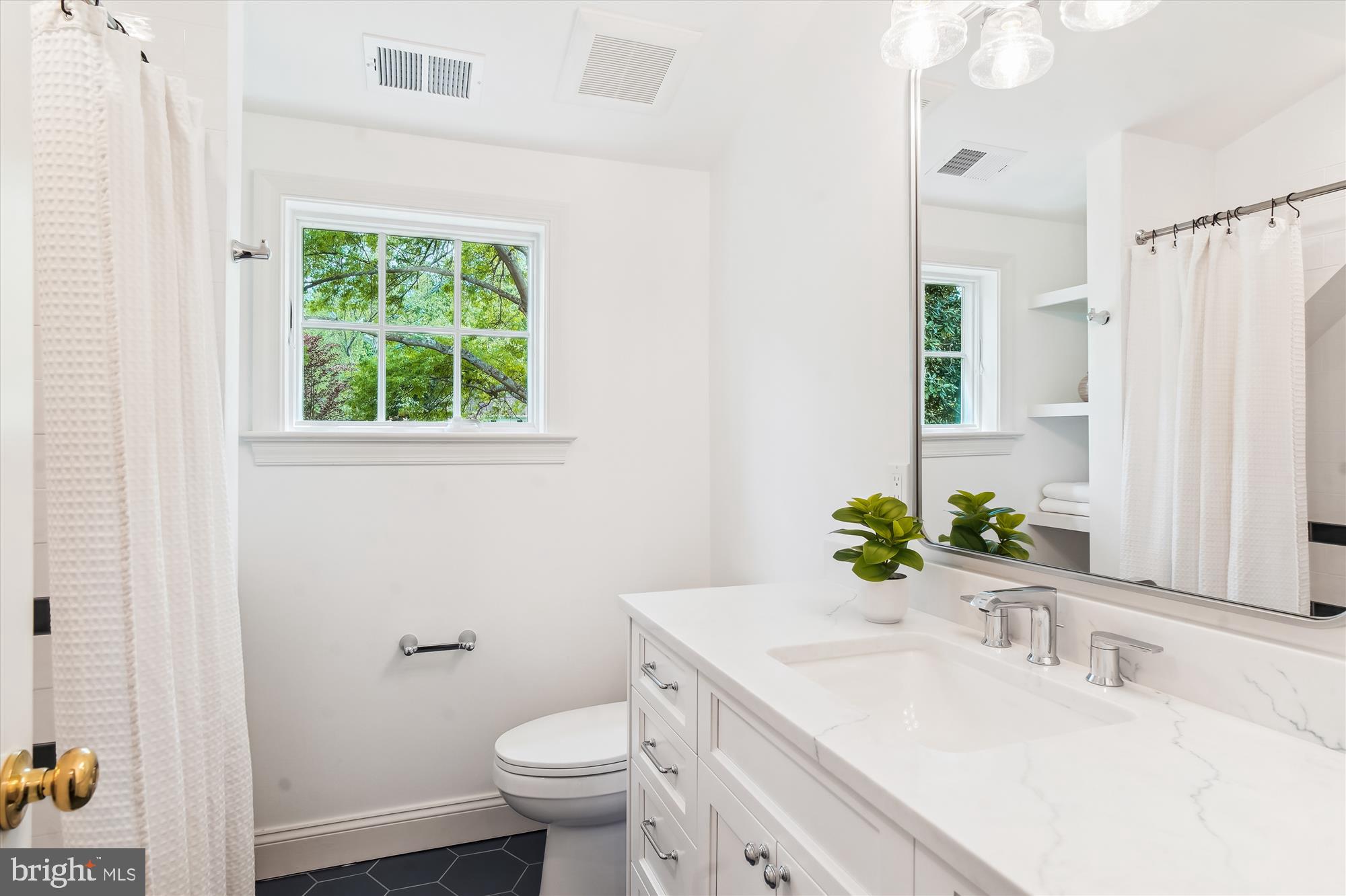 BRADLEY HILLS GROVE - Residential