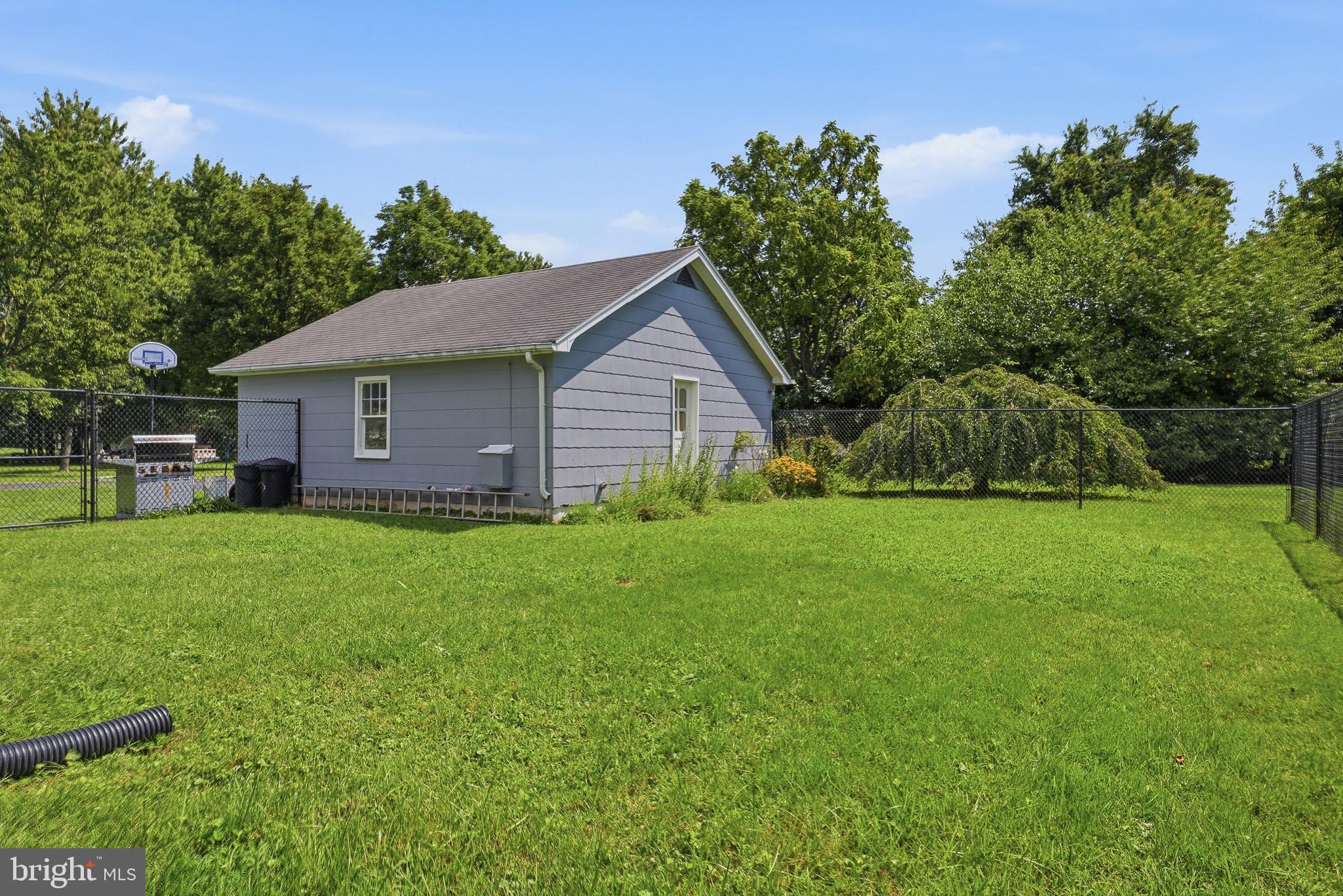 3423 EDWARDS LANE