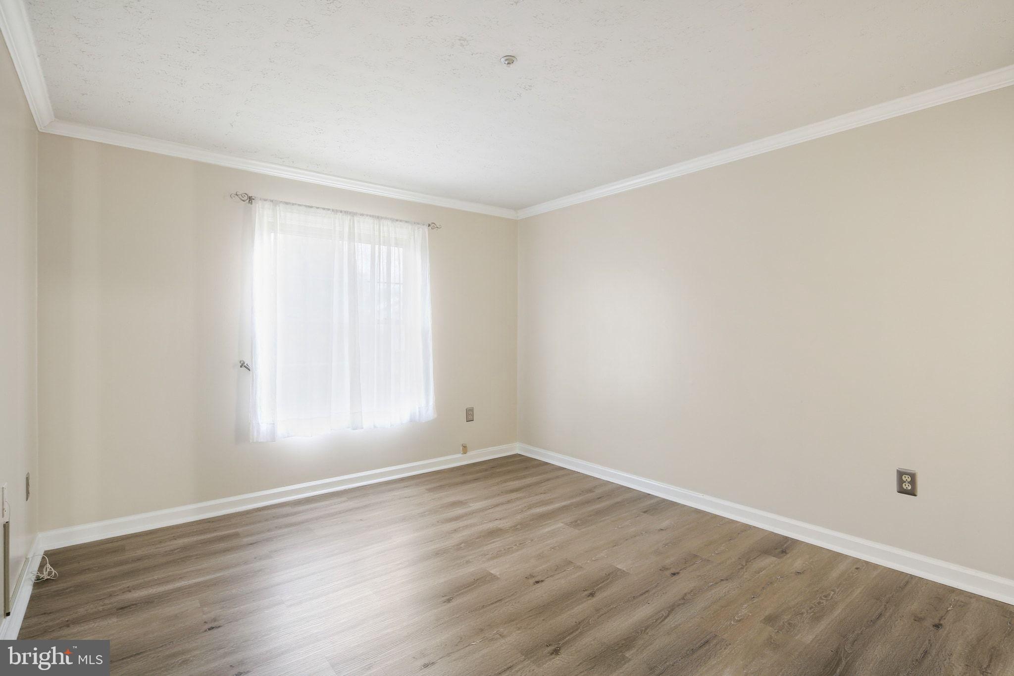 LAUREL WOODS - Residential