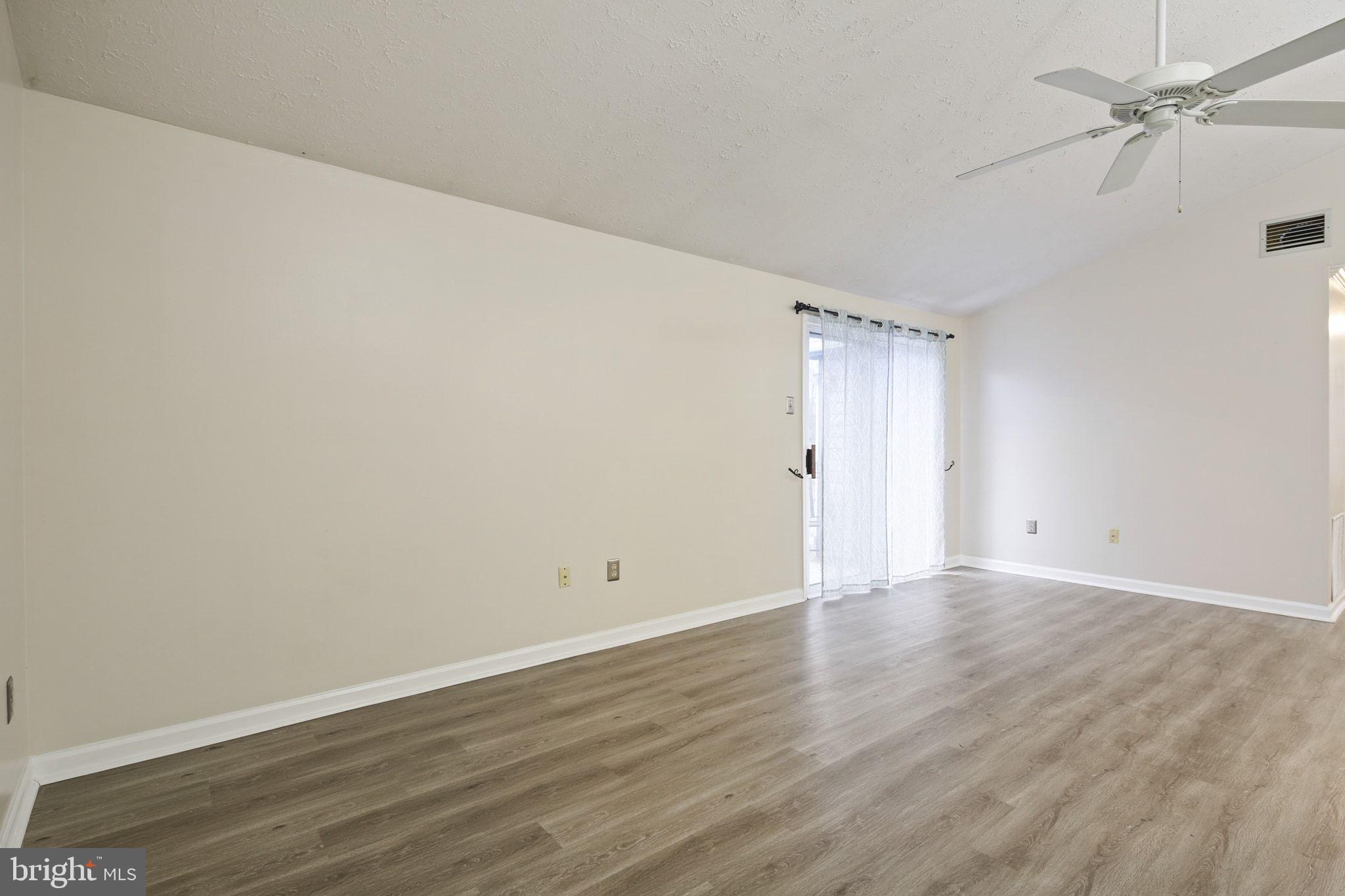 201 OAK LEAF CIRCLE 201-L