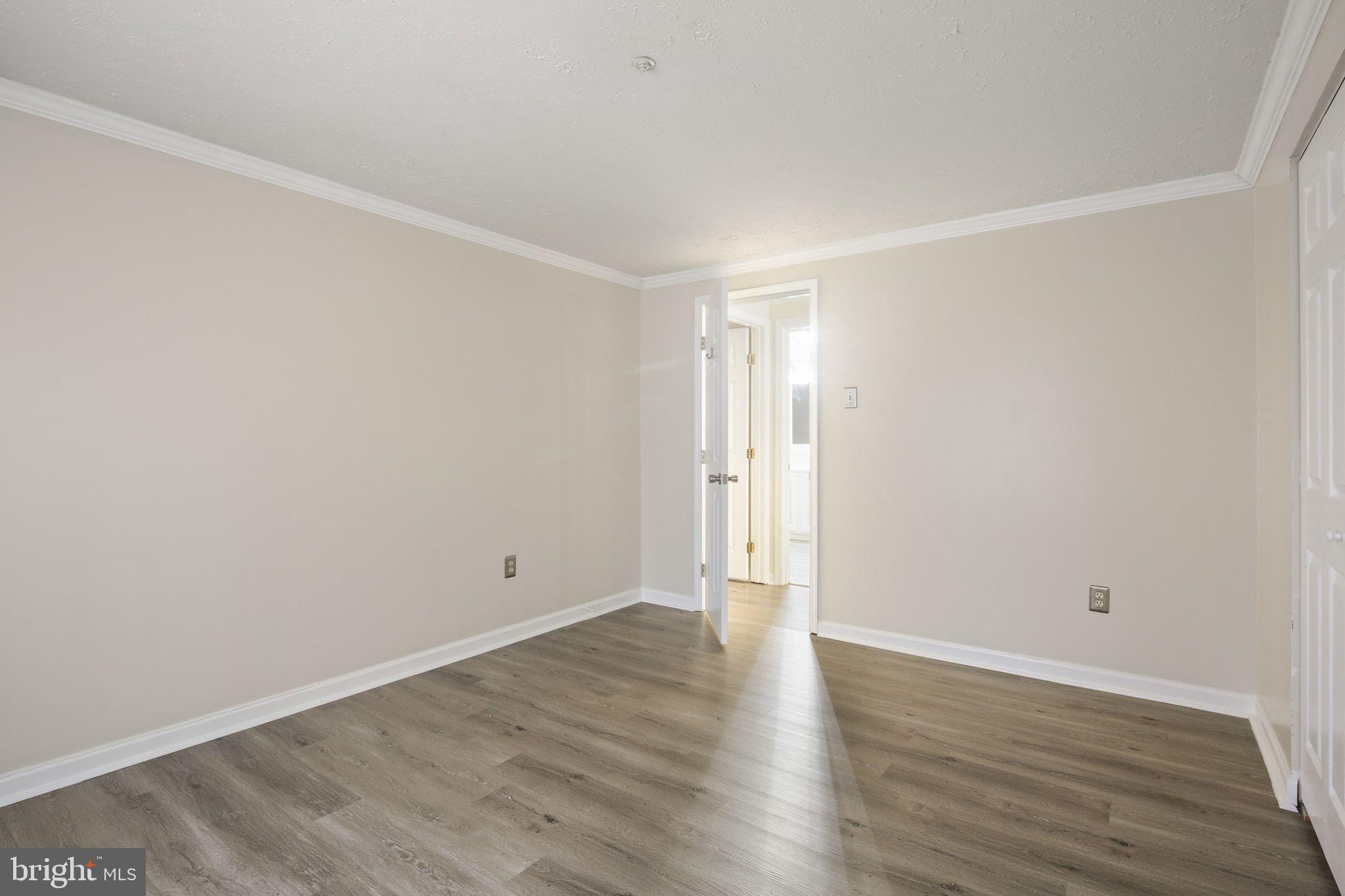 LAUREL WOODS - Residential