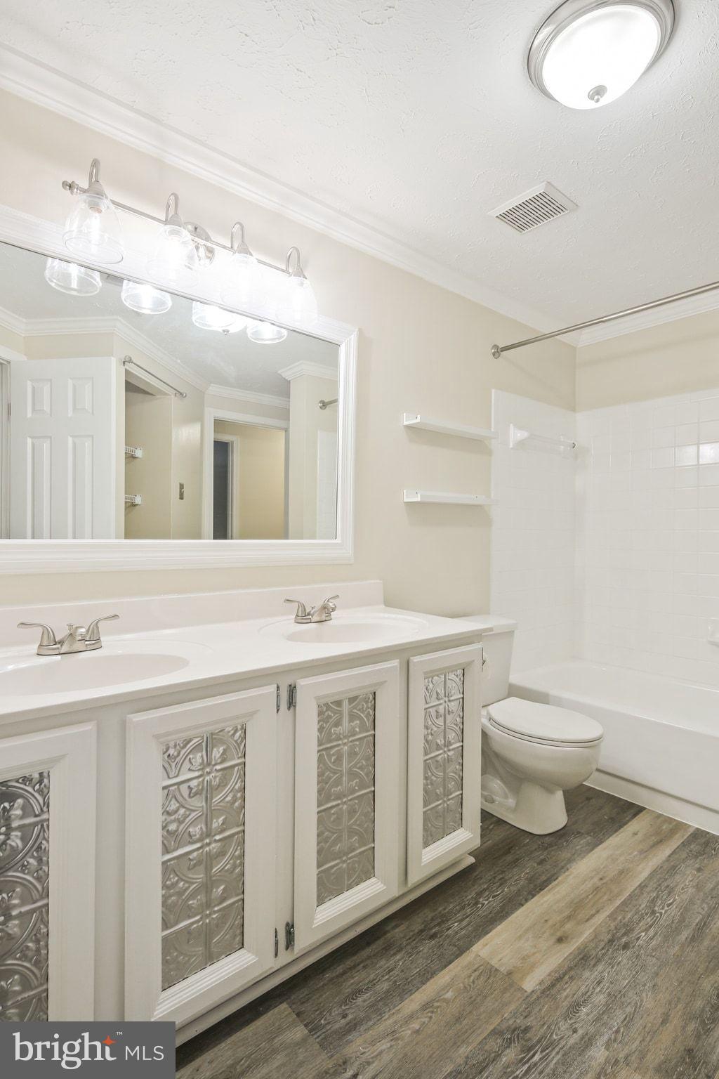 LAUREL WOODS - Residential