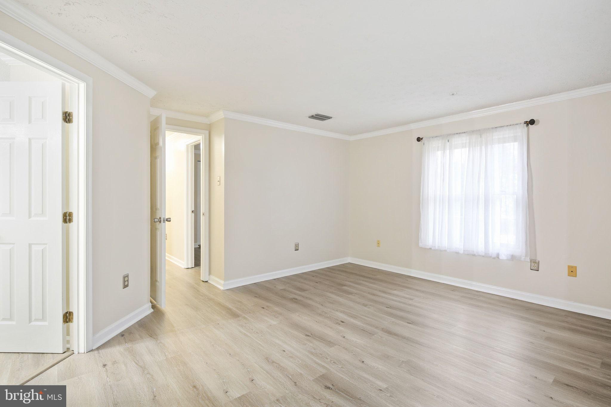 LAUREL WOODS - Residential