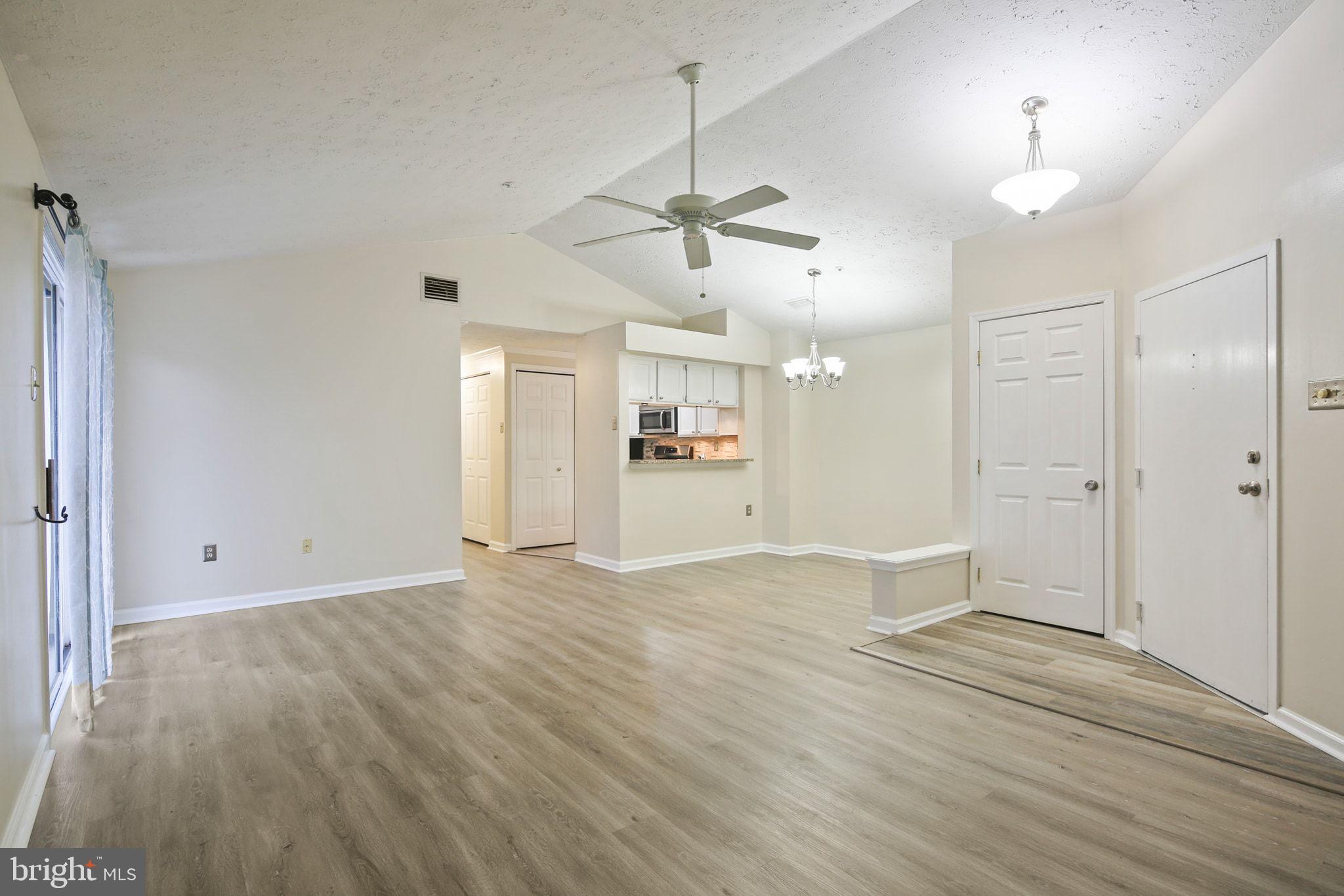 201 OAK LEAF CIRCLE 201-L