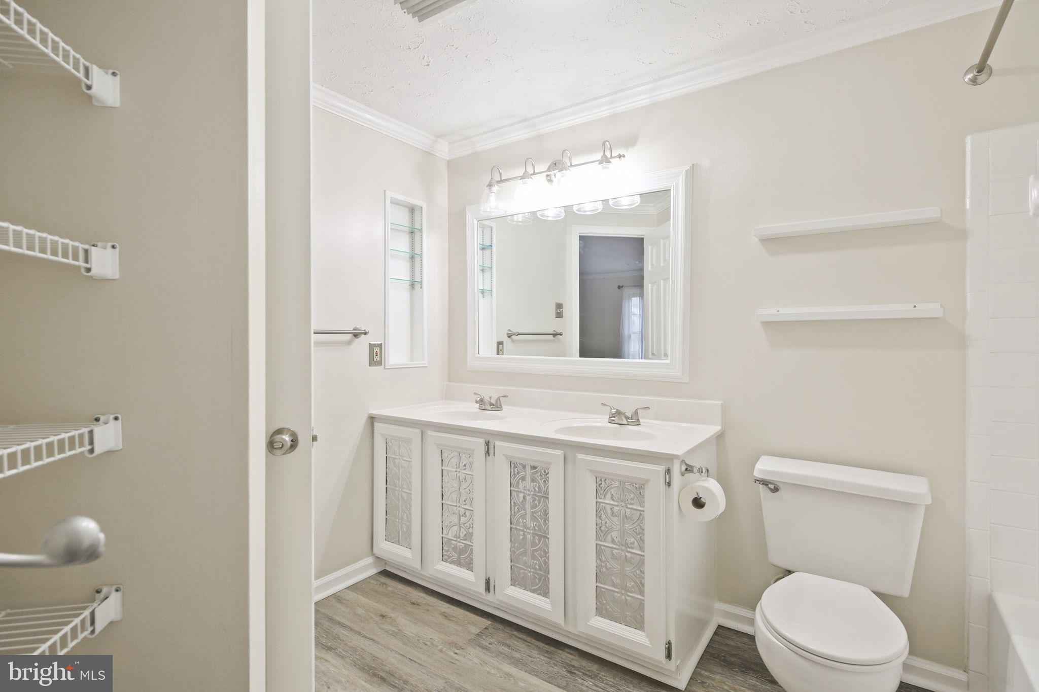 LAUREL WOODS - Residential