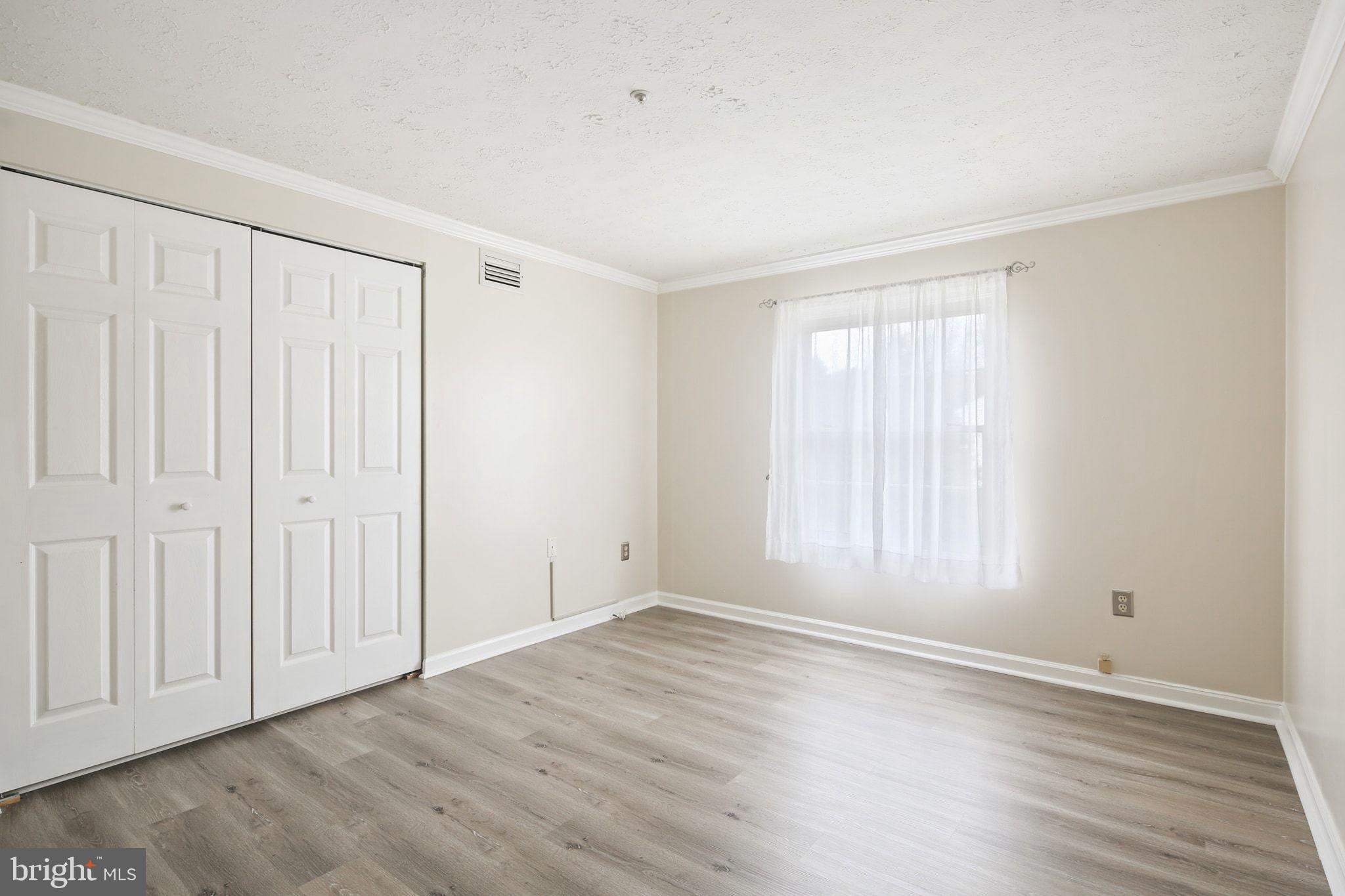 LAUREL WOODS - Residential