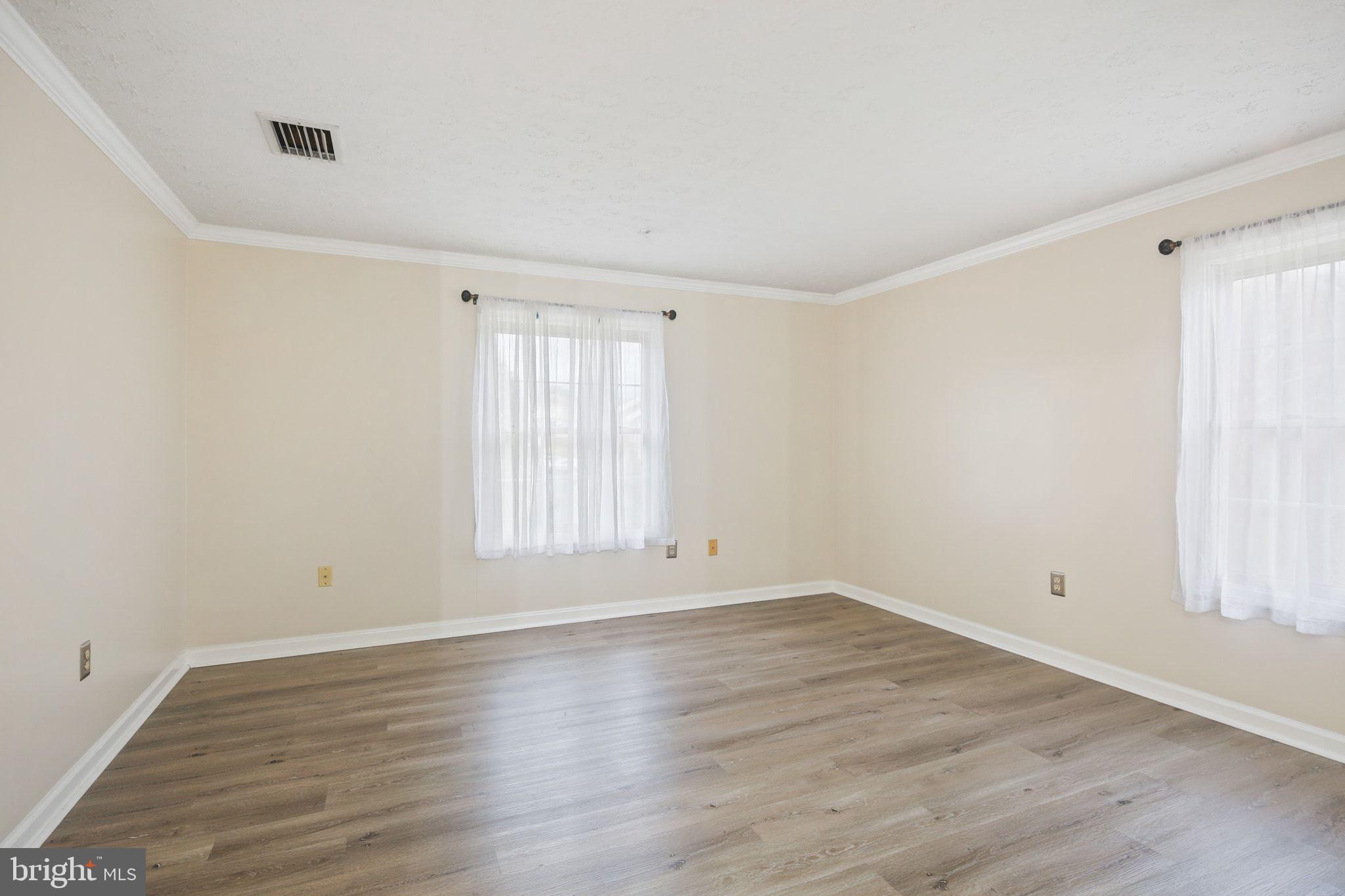 LAUREL WOODS - Residential