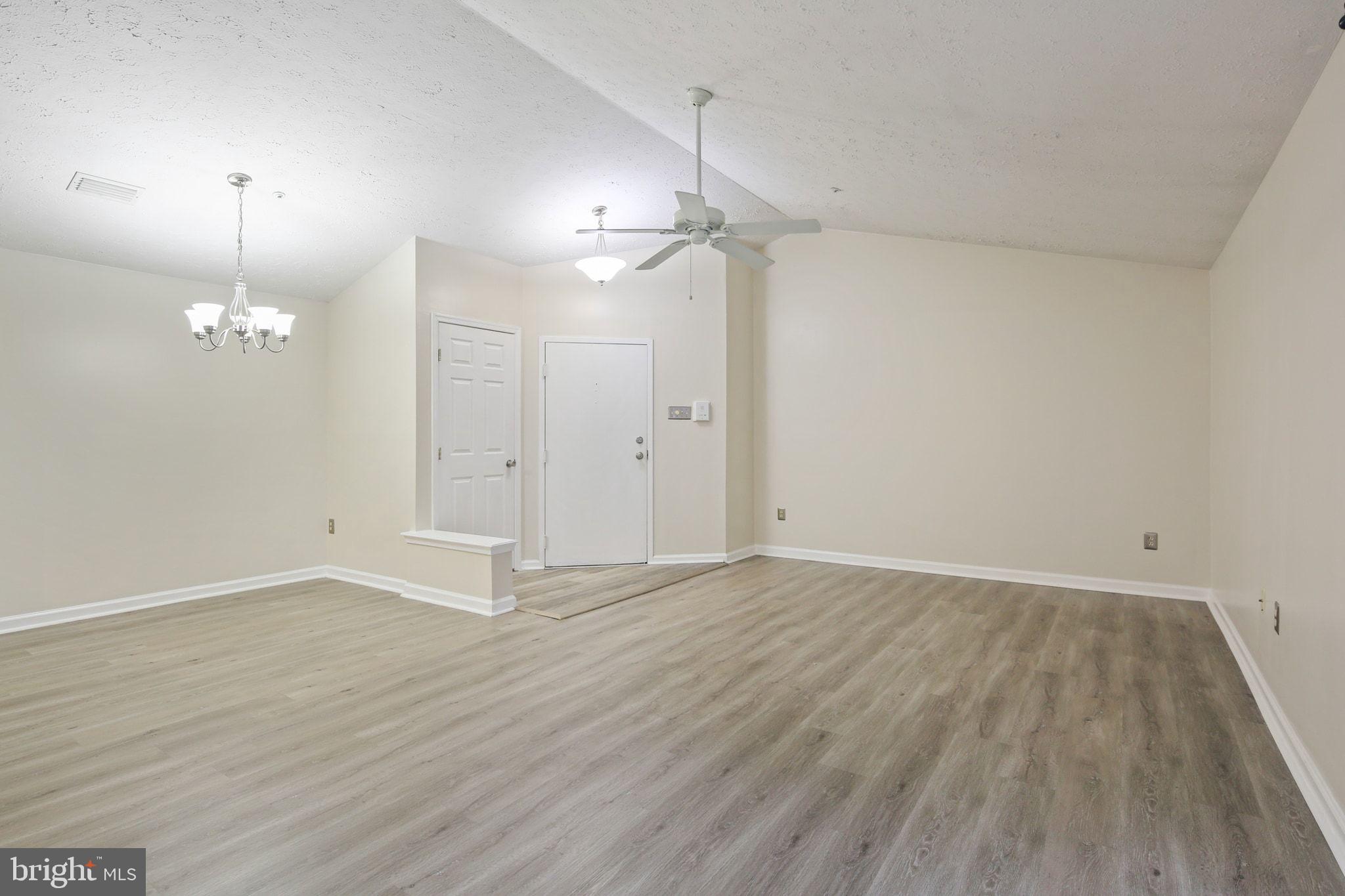 201 OAK LEAF CIRCLE 201-L