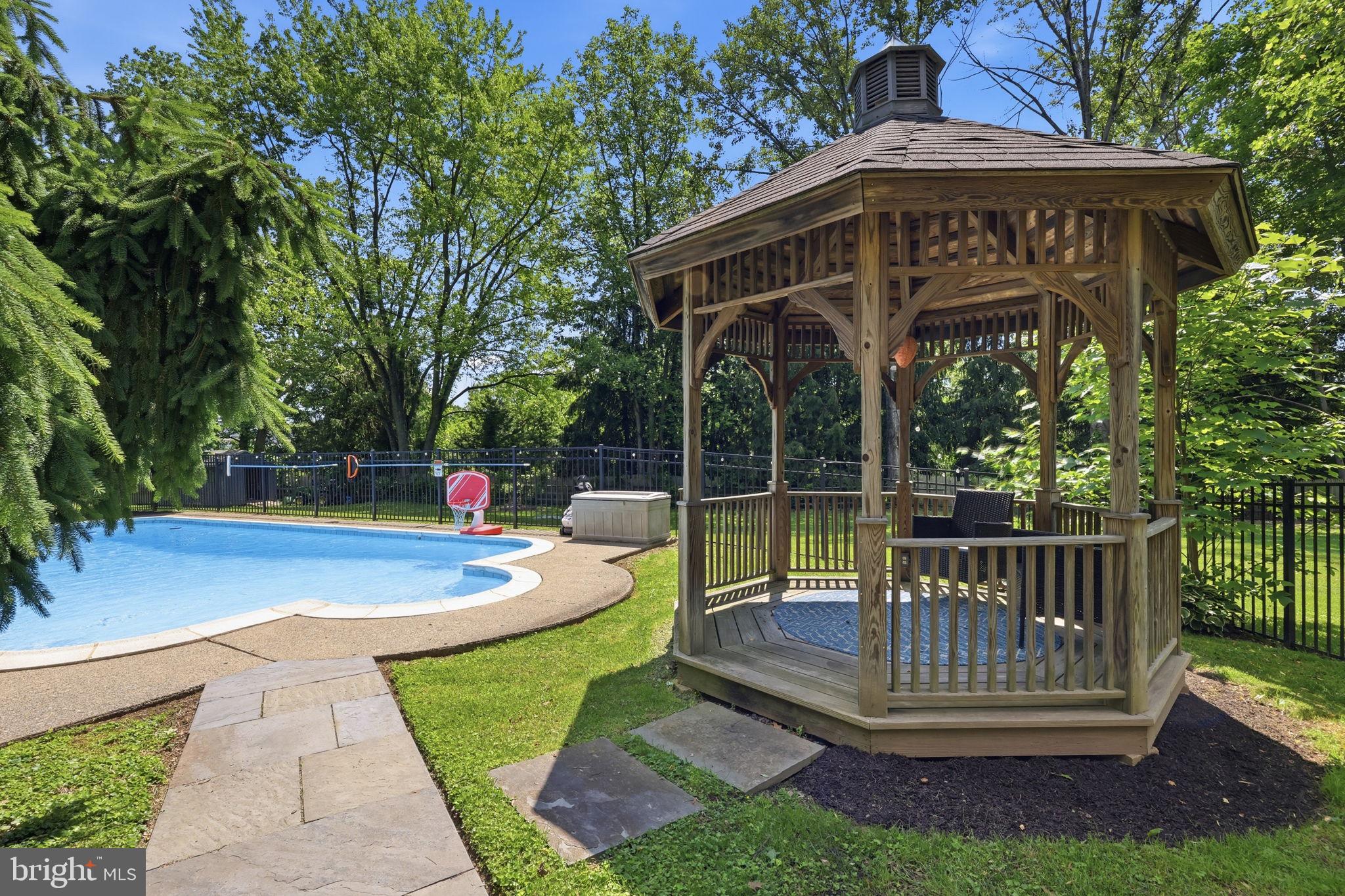 WOODFIELD - Residential