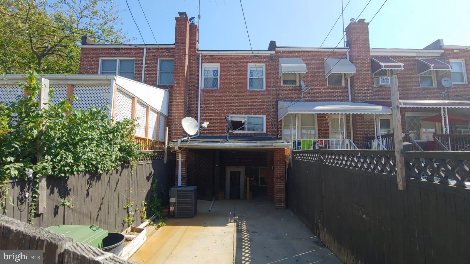 GREEKTOWN - Residential Lease