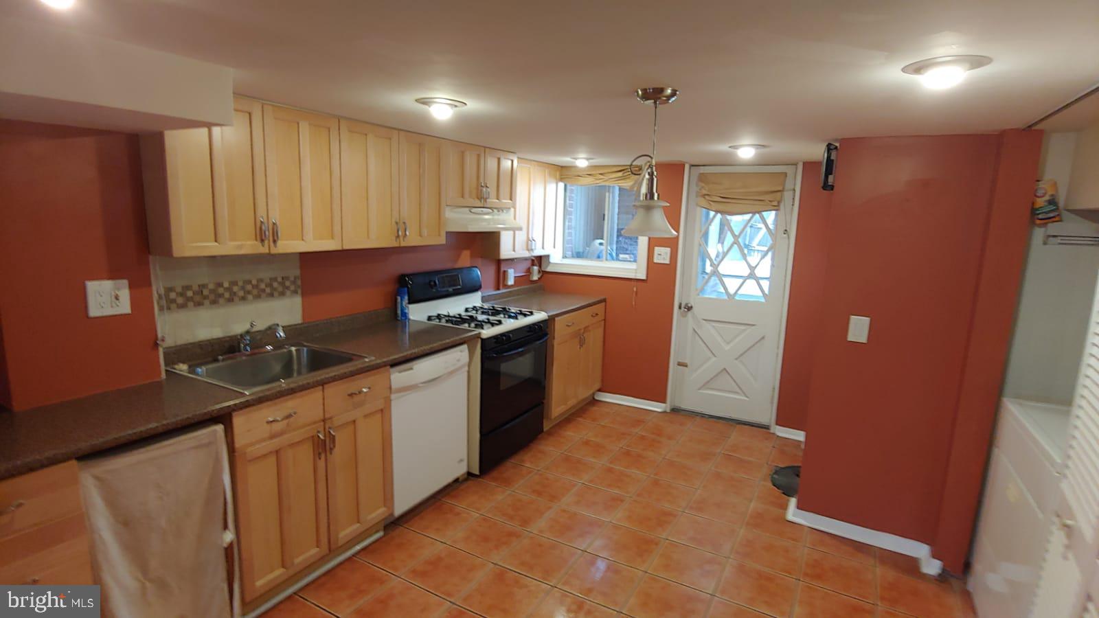 GREEKTOWN - Residential Lease