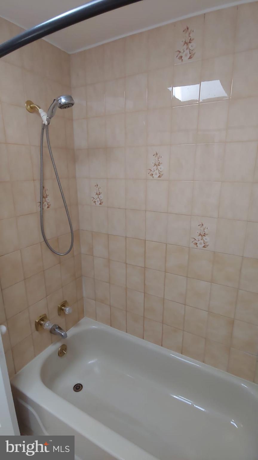 GREEKTOWN - Residential Lease