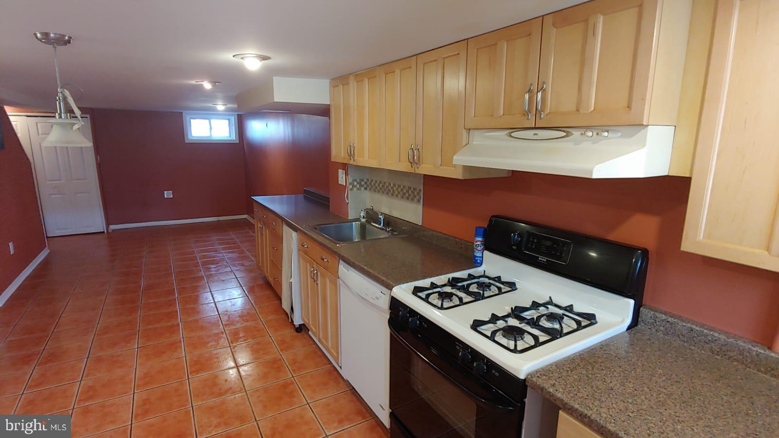 GREEKTOWN - Residential Lease