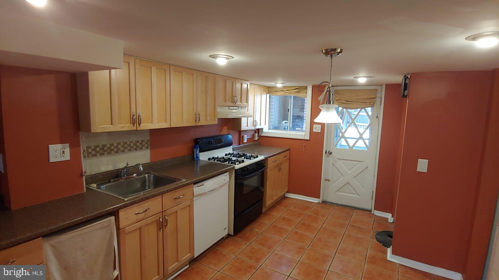 GREEKTOWN - Residential Lease