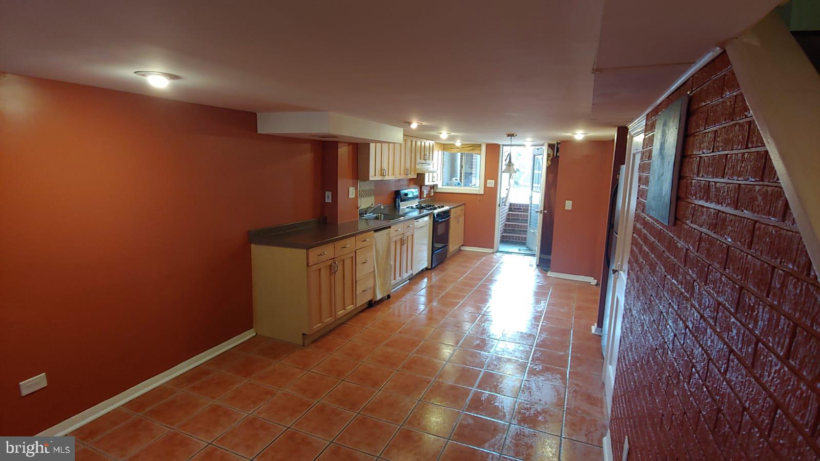 GREEKTOWN - Residential Lease