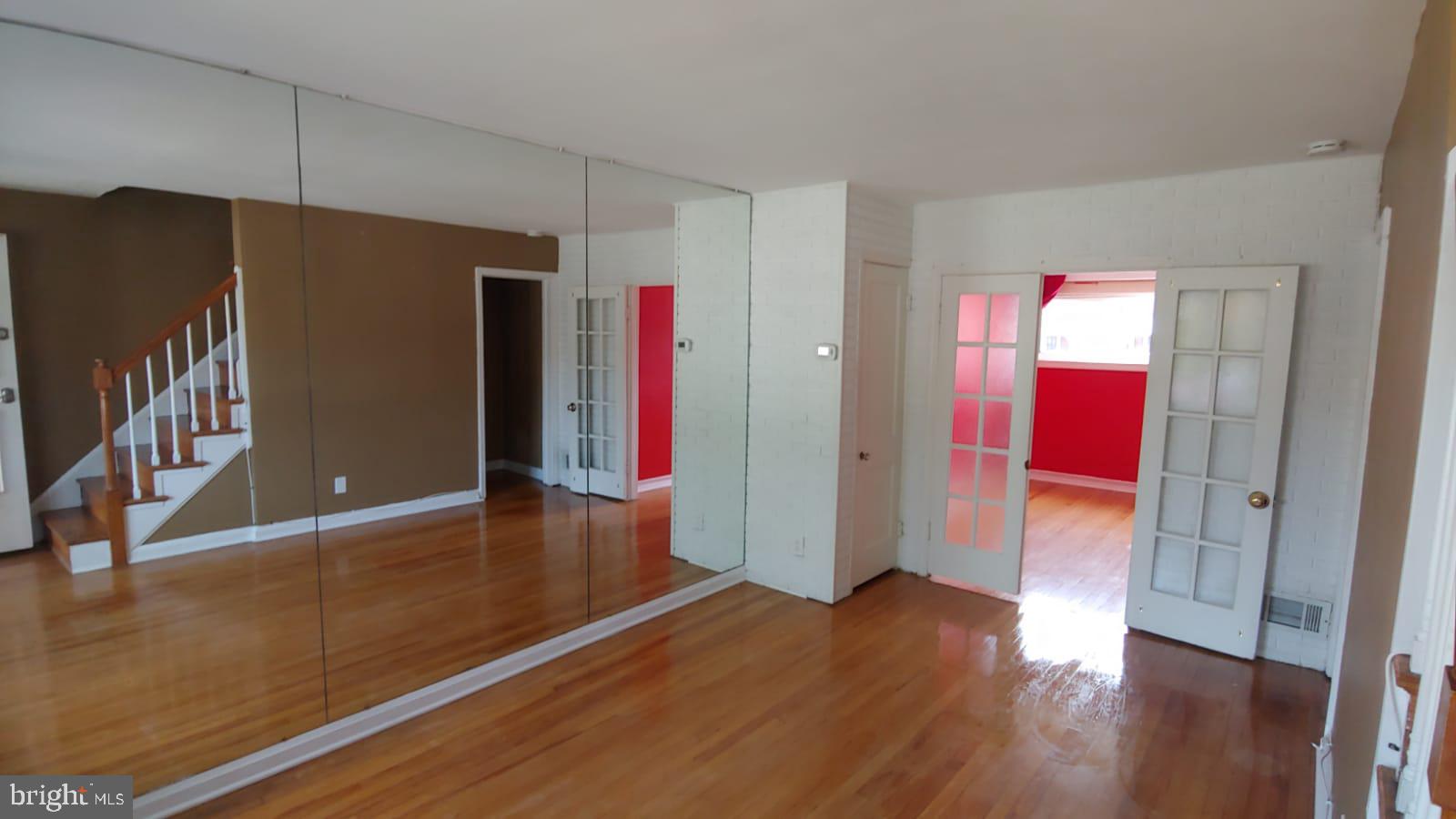 GREEKTOWN - Residential Lease