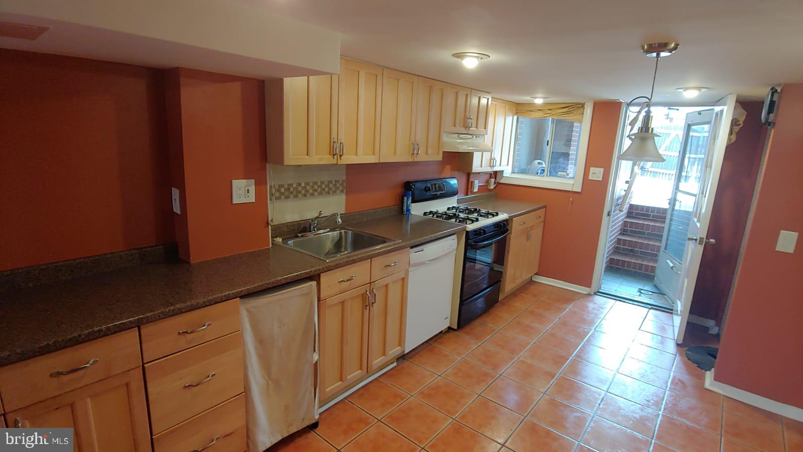 GREEKTOWN - Residential Lease